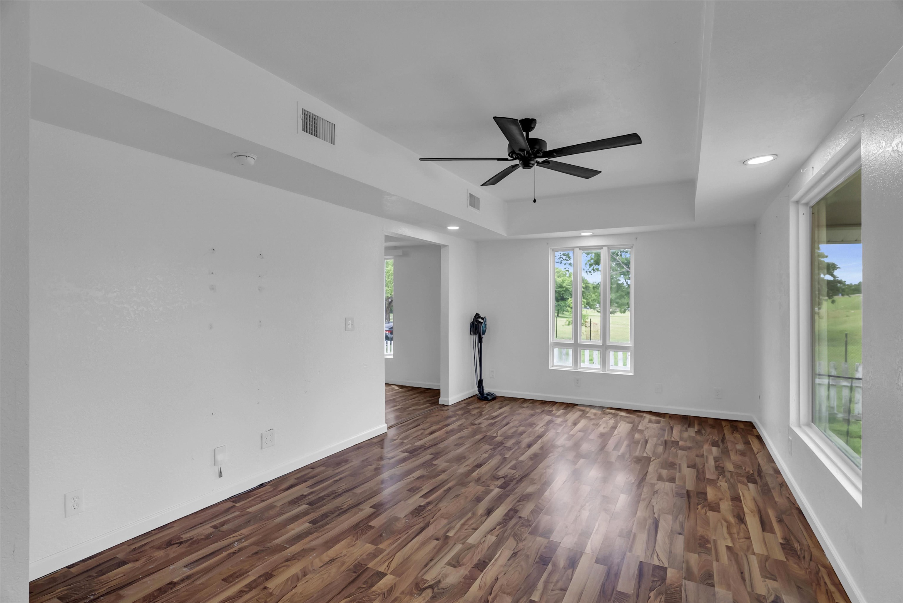 841 W Hendryx St Property Photo 8