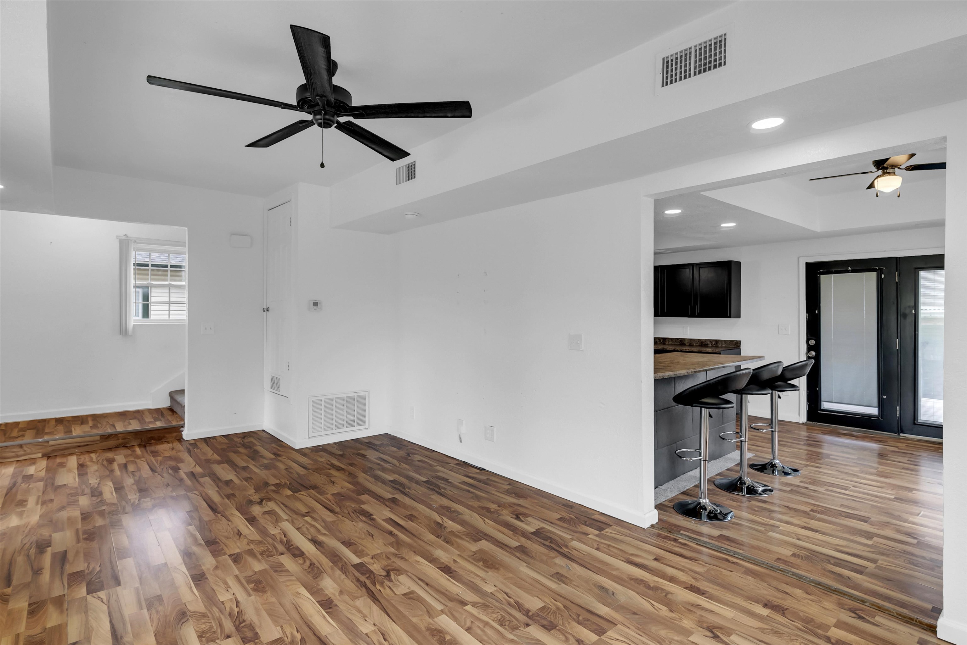 841 W Hendryx St Property Photo 9