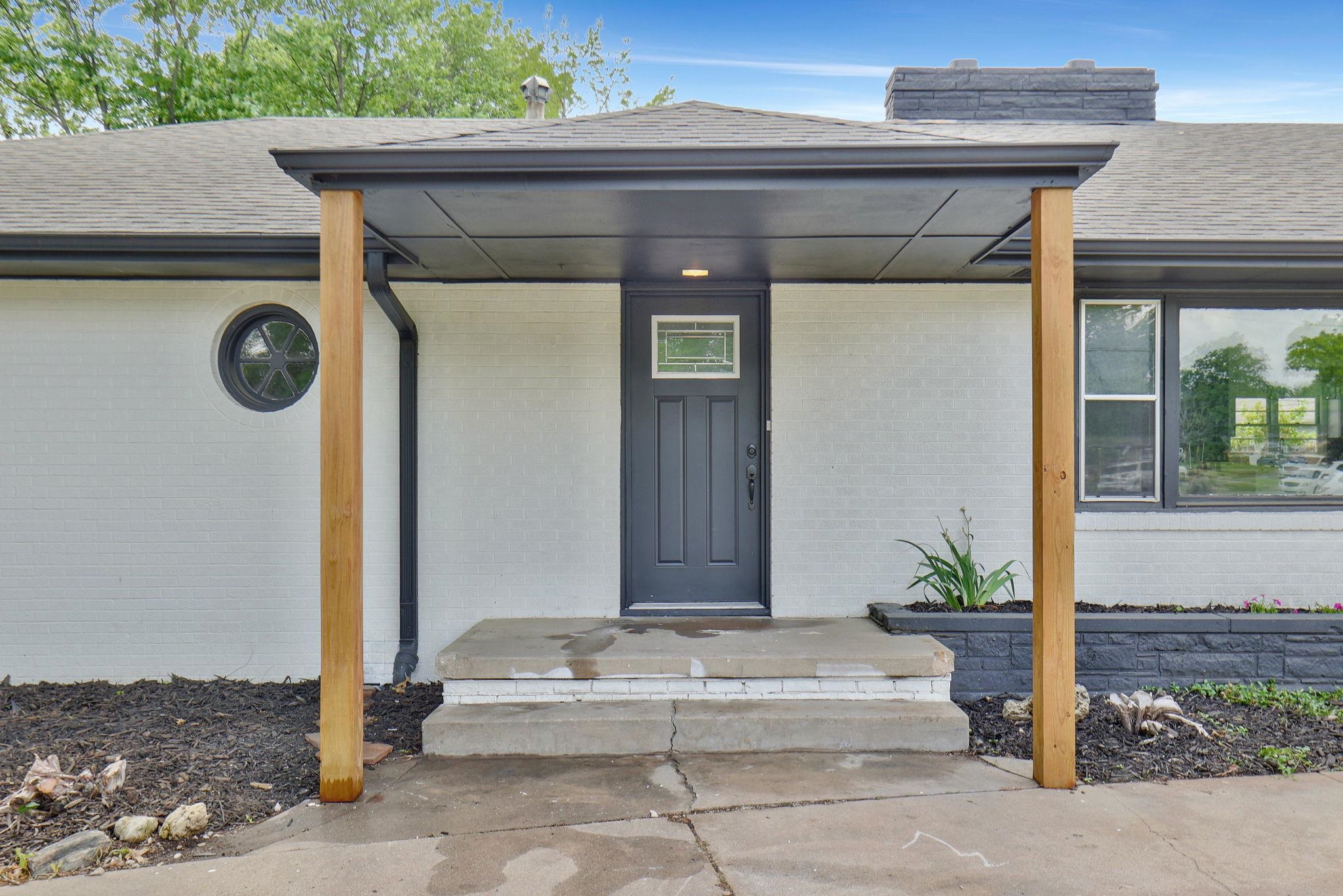1181 N Pinecrest St Property Photo 3