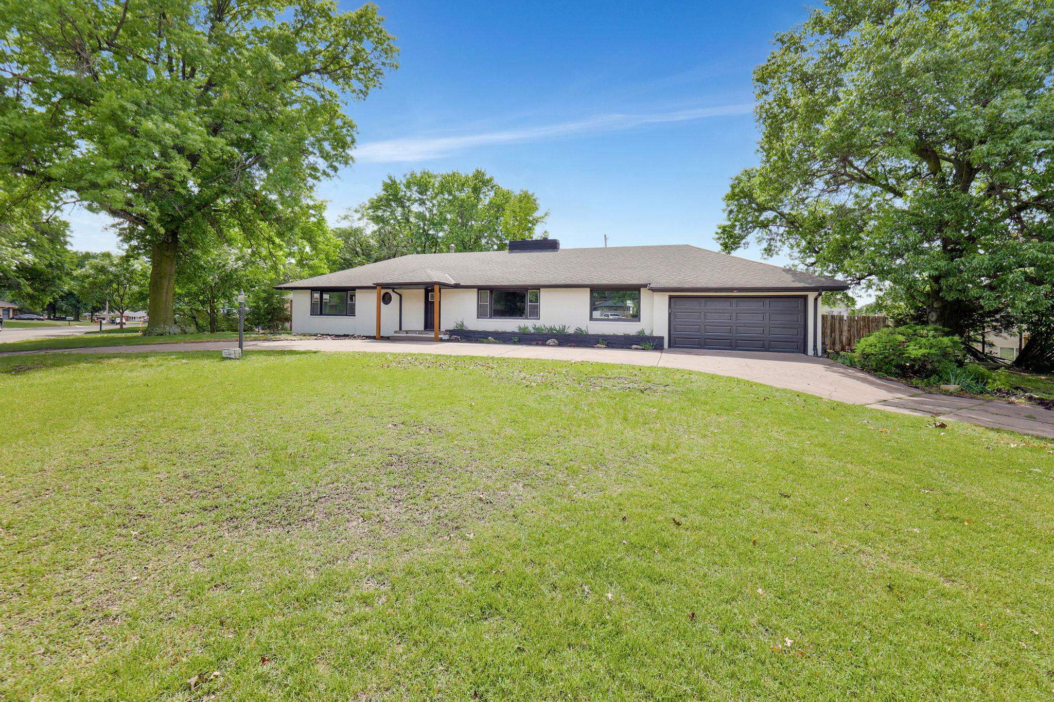 1181 N Pinecrest St Property Photo 4