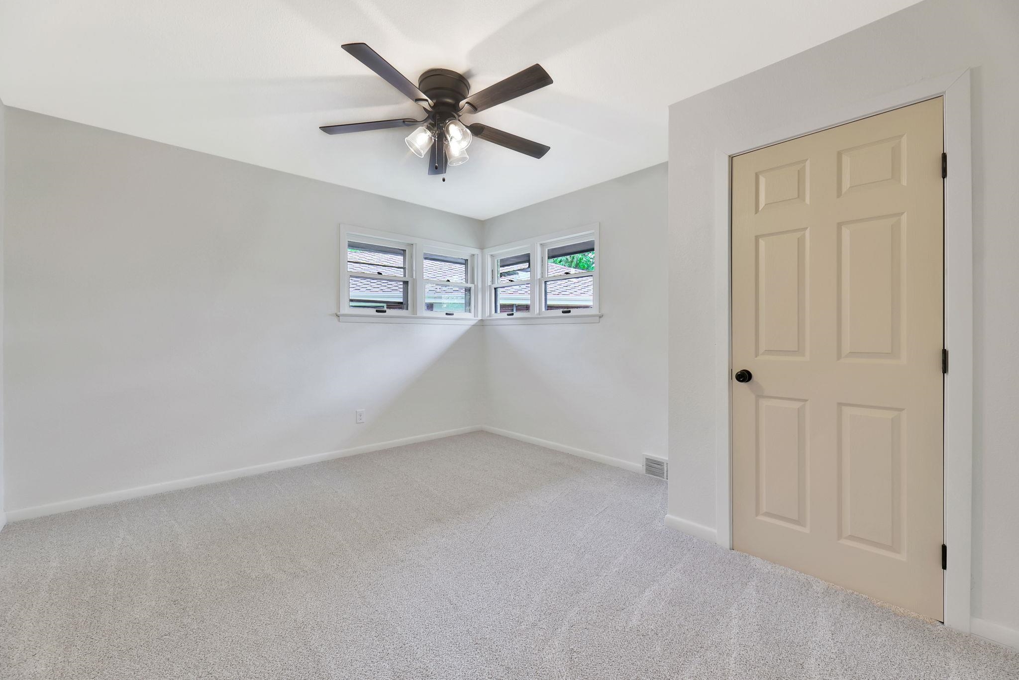 1181 N Pinecrest St Property Photo 21
