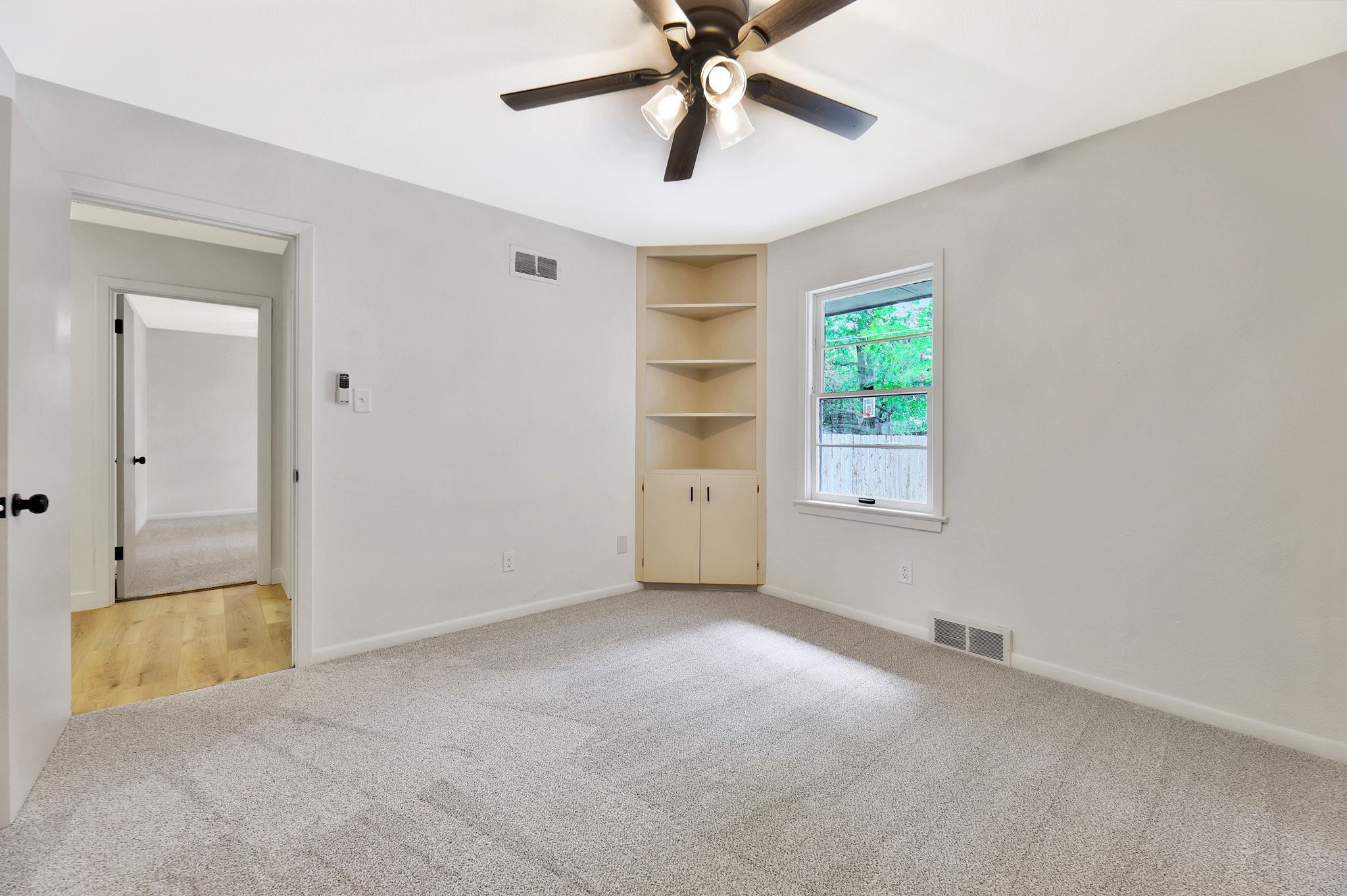 1181 N Pinecrest St Property Photo 25