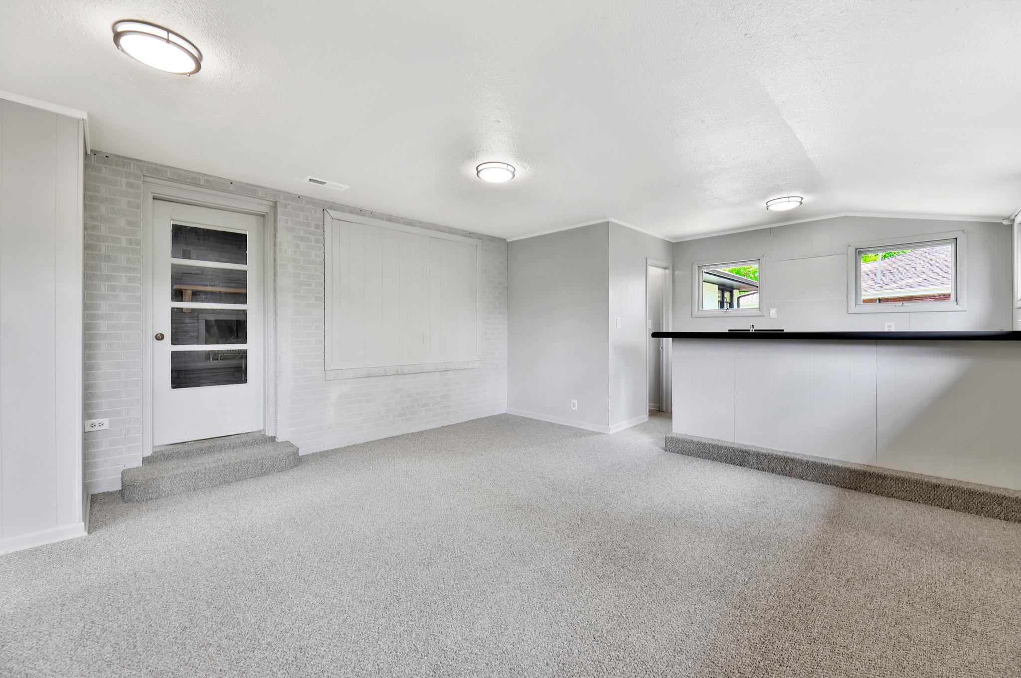 1181 N Pinecrest St Property Photo 30
