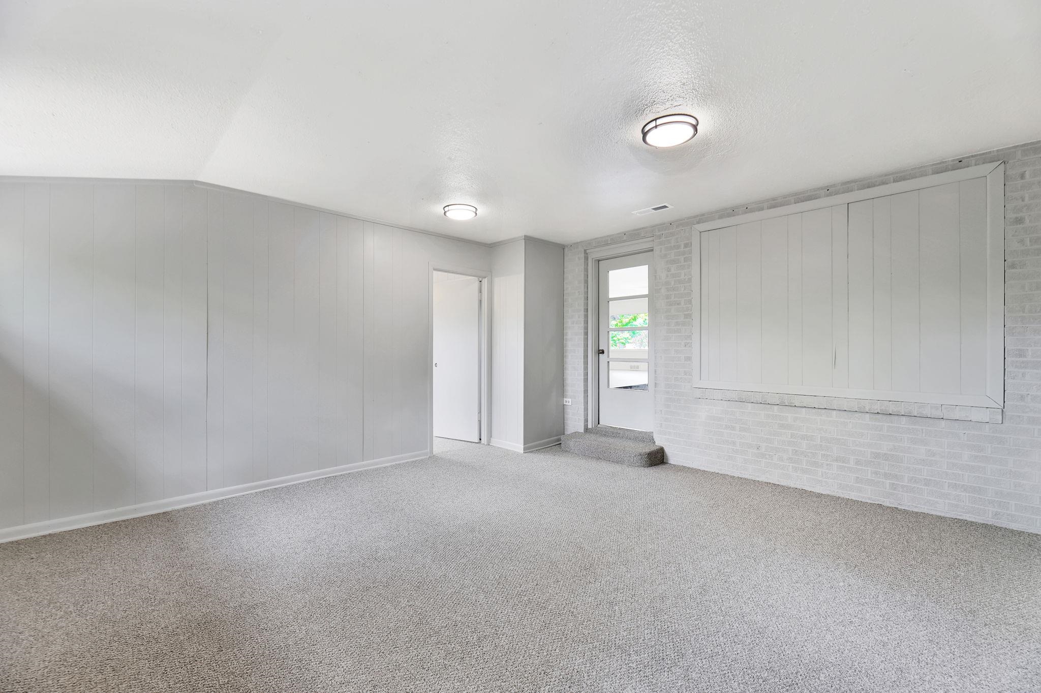 1181 N Pinecrest St Property Photo 32