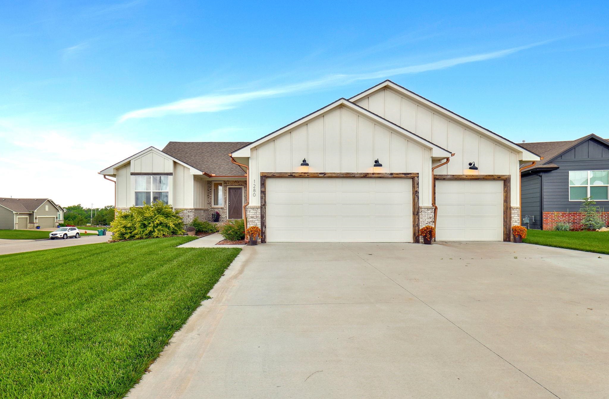 1280 Countrywalk Property Photo 1