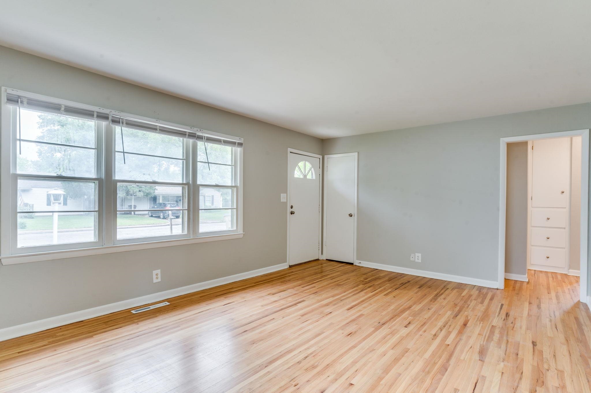 2427 S Everett St Property Photo 5
