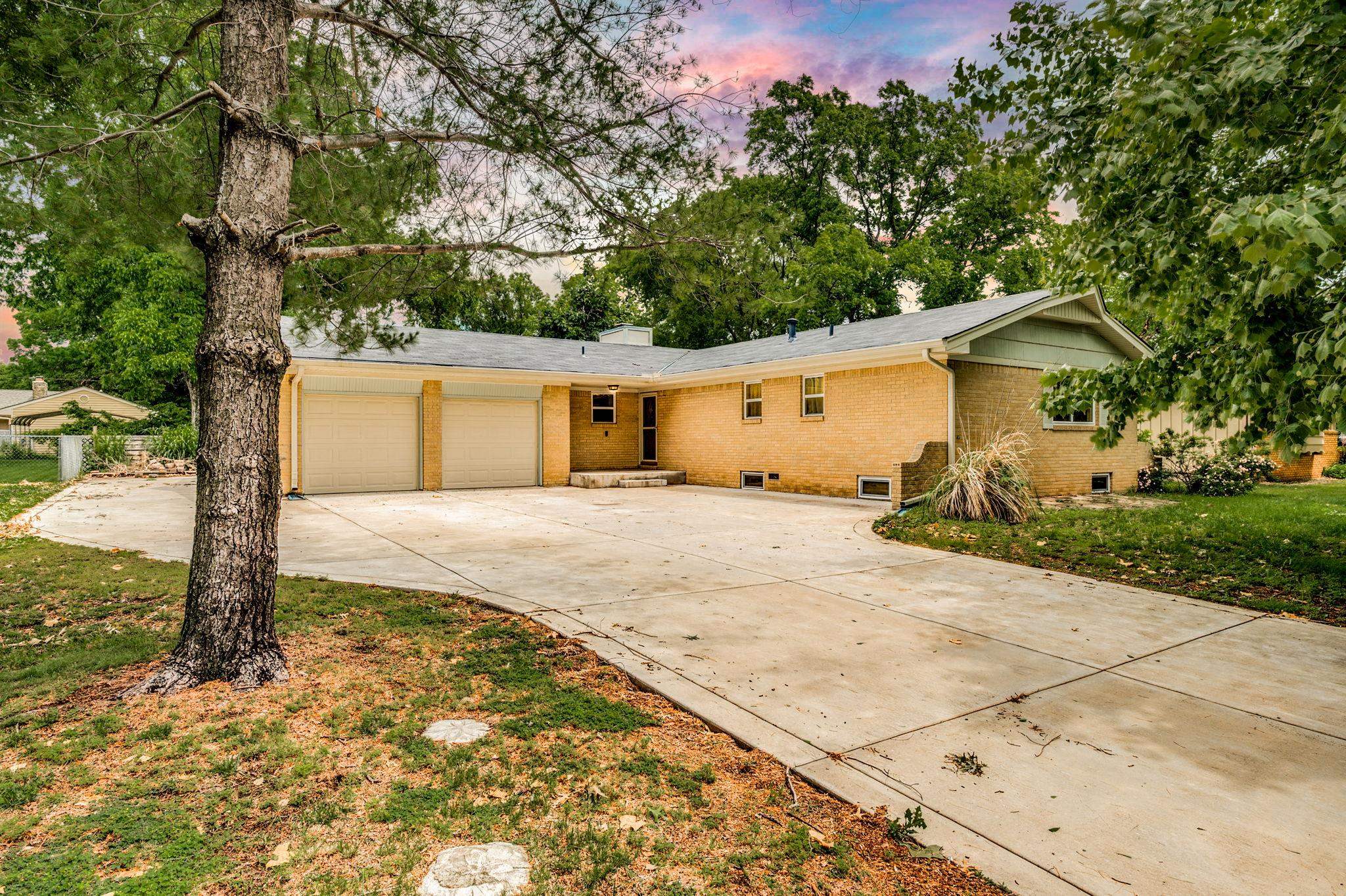 622 Edgemoor Dr Property Photo