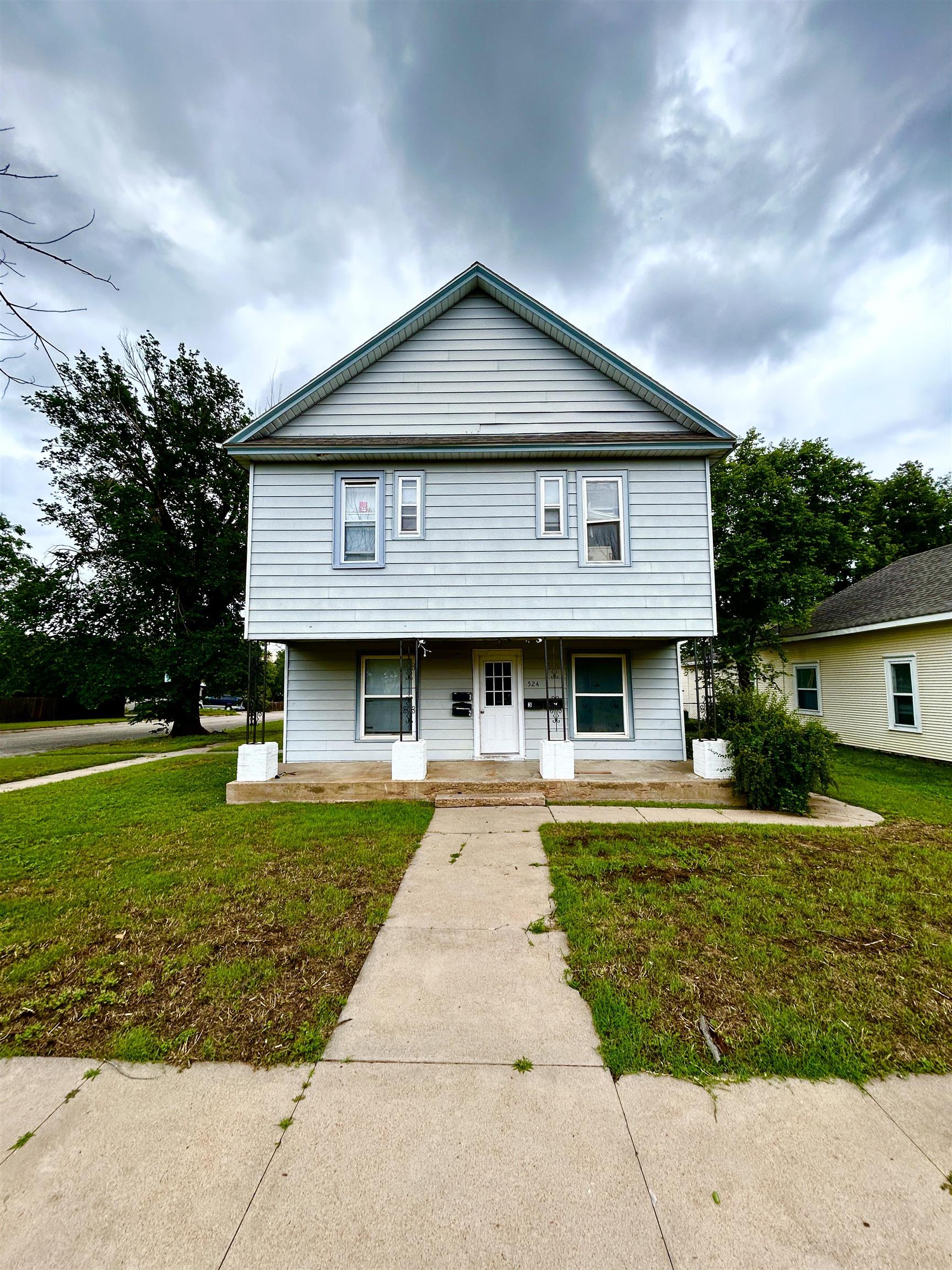 524 N Oak St Property Photo 1