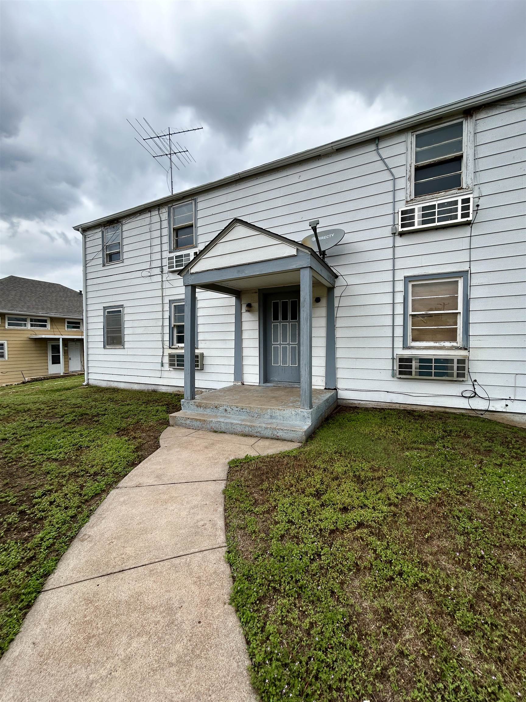 524 N Oak St Property Photo 5