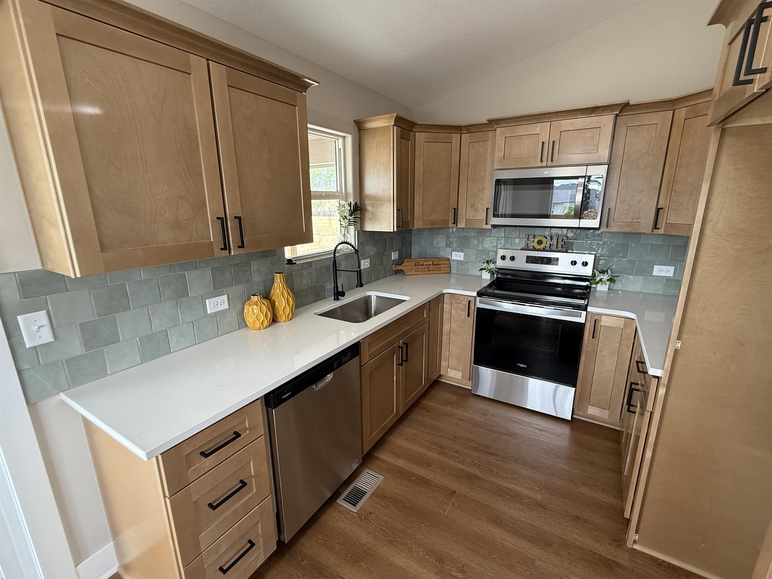 102 E Poplar Court Property Photo 4
