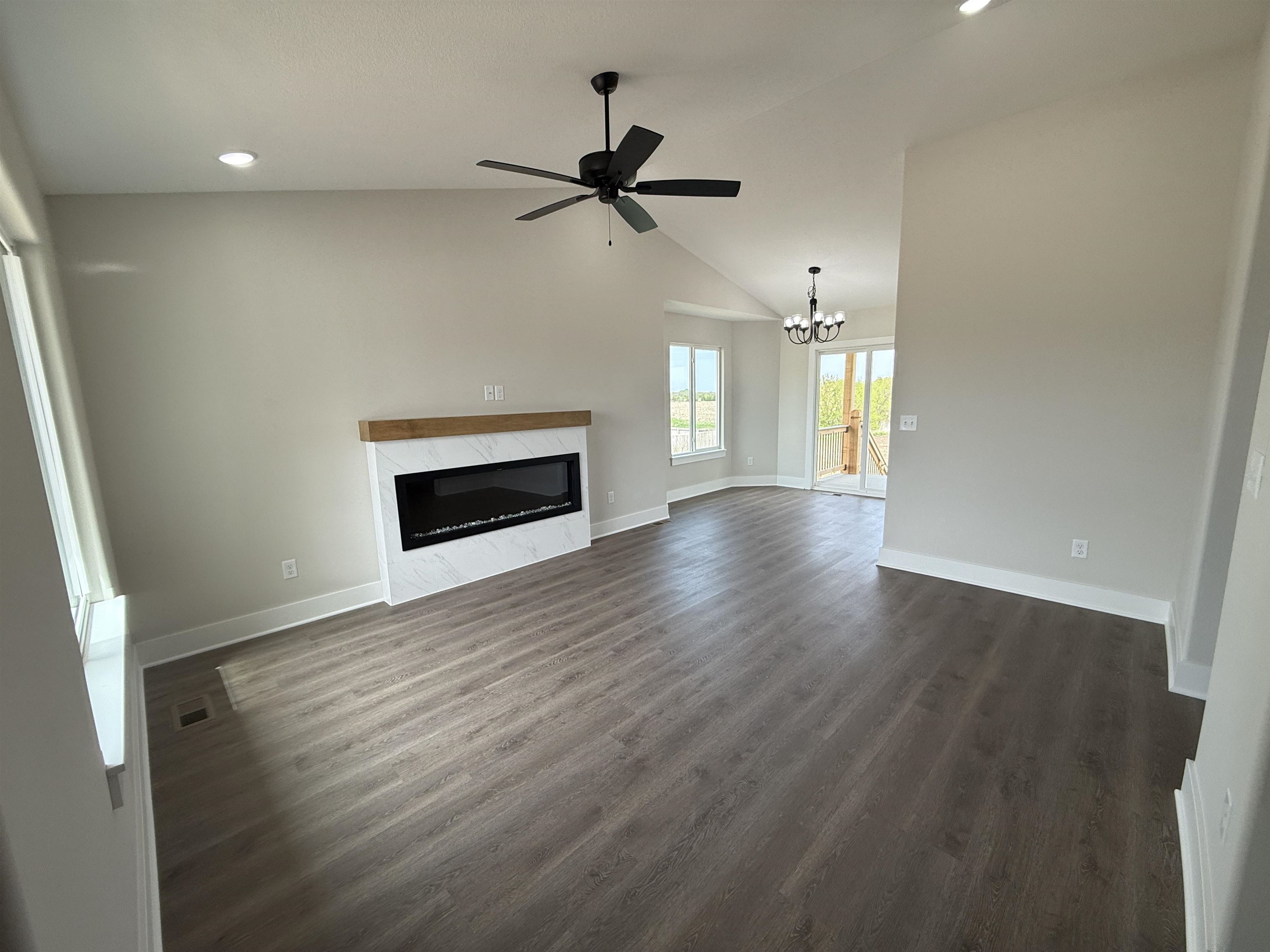 138 E Poplar Circle Property Photo 2