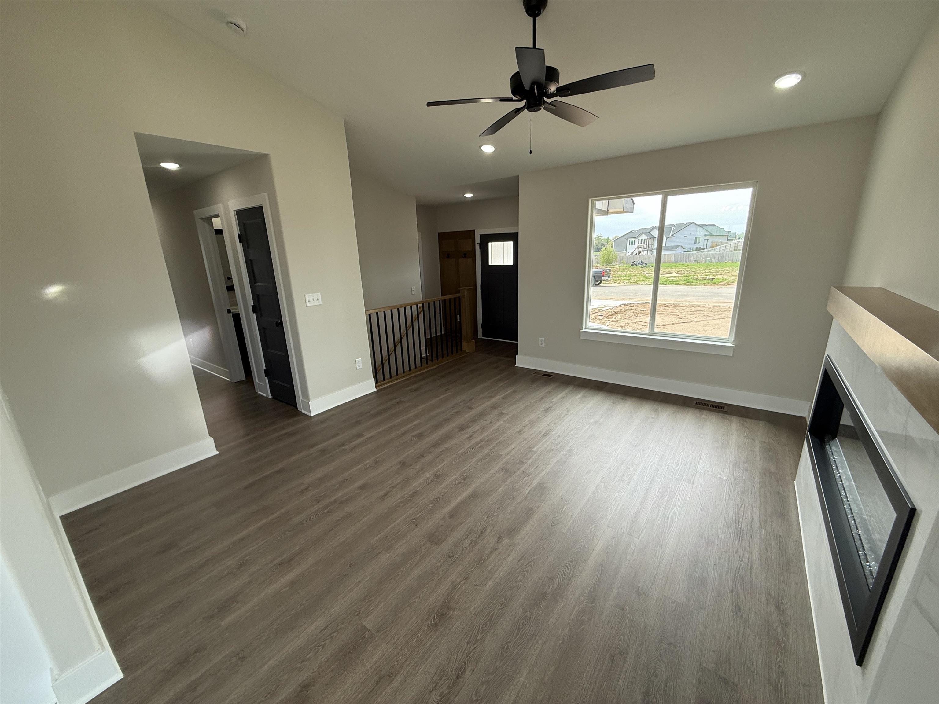 138 E Poplar Circle Property Photo 6