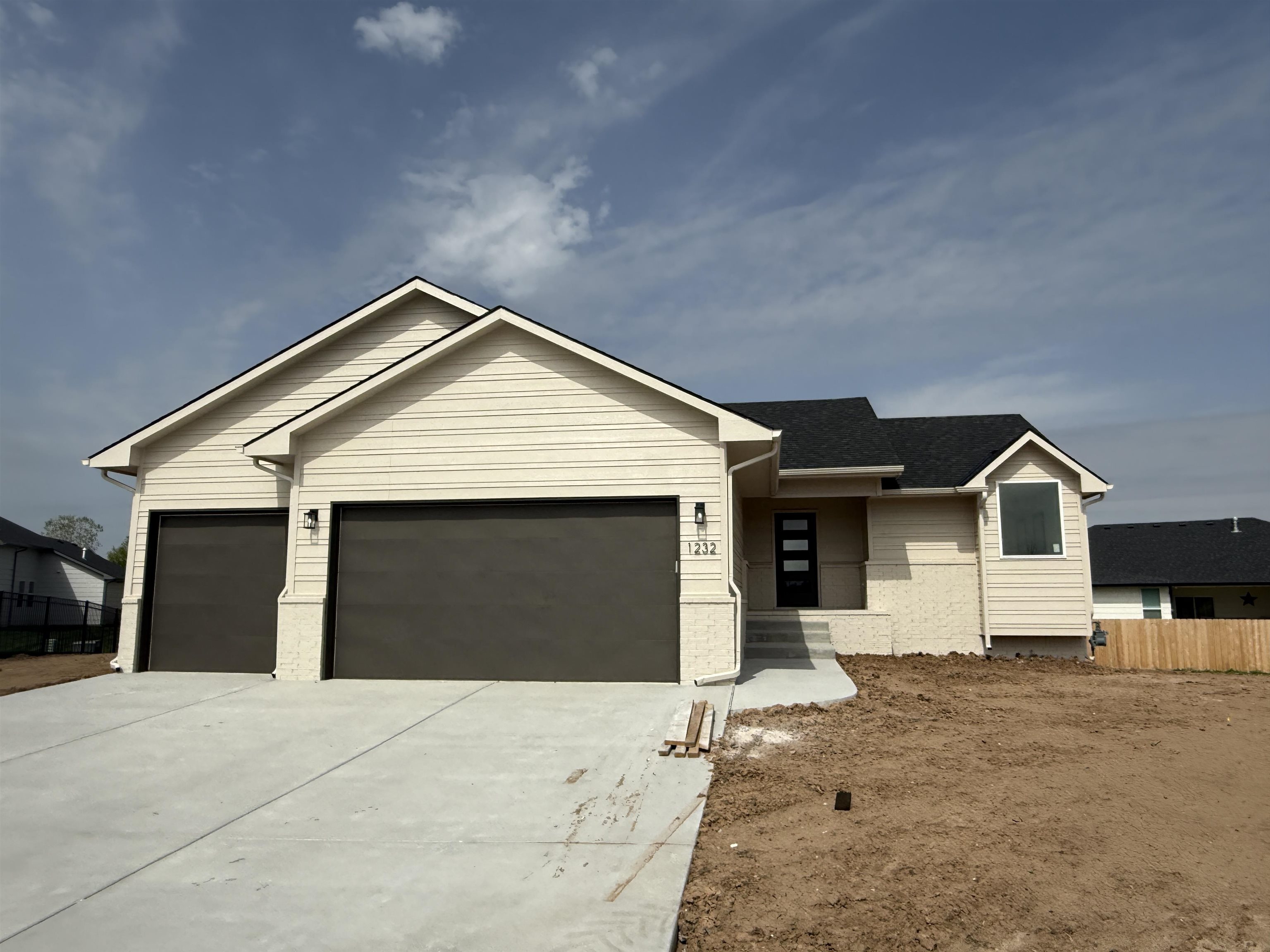 1232 E Outland Court Property Photo 1