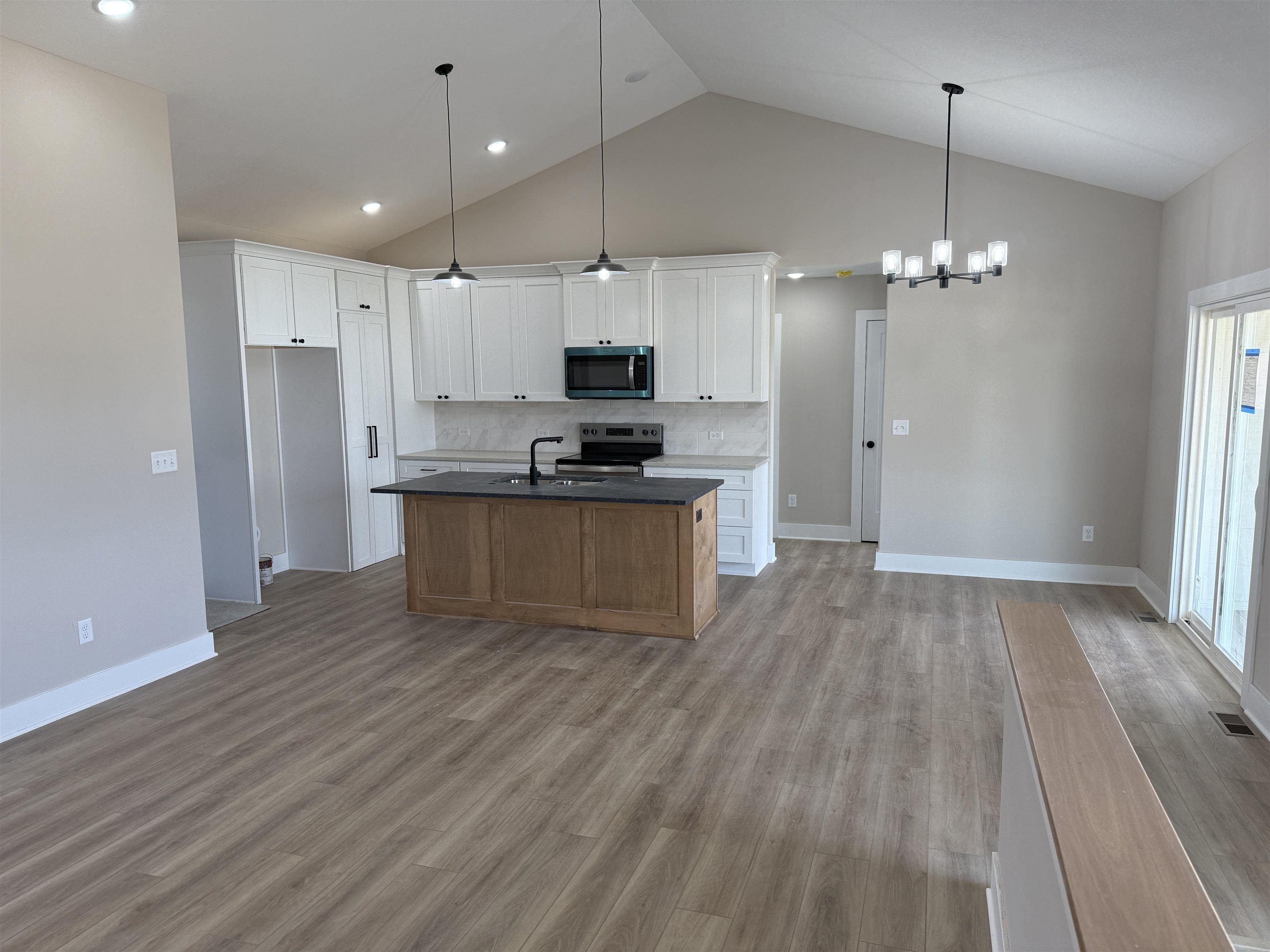 1232 E Outland Ct Property Photo 3