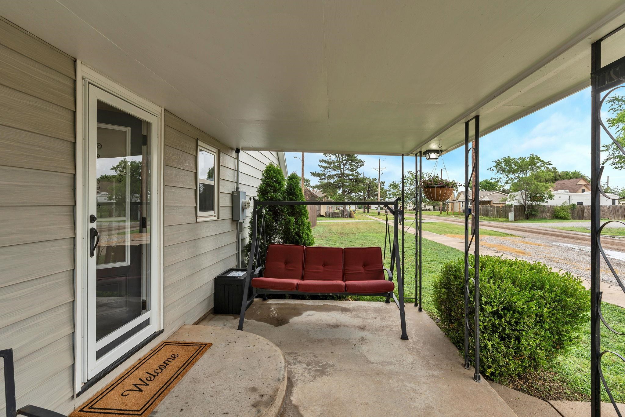 120 W Railroad Ave Property Photo 4