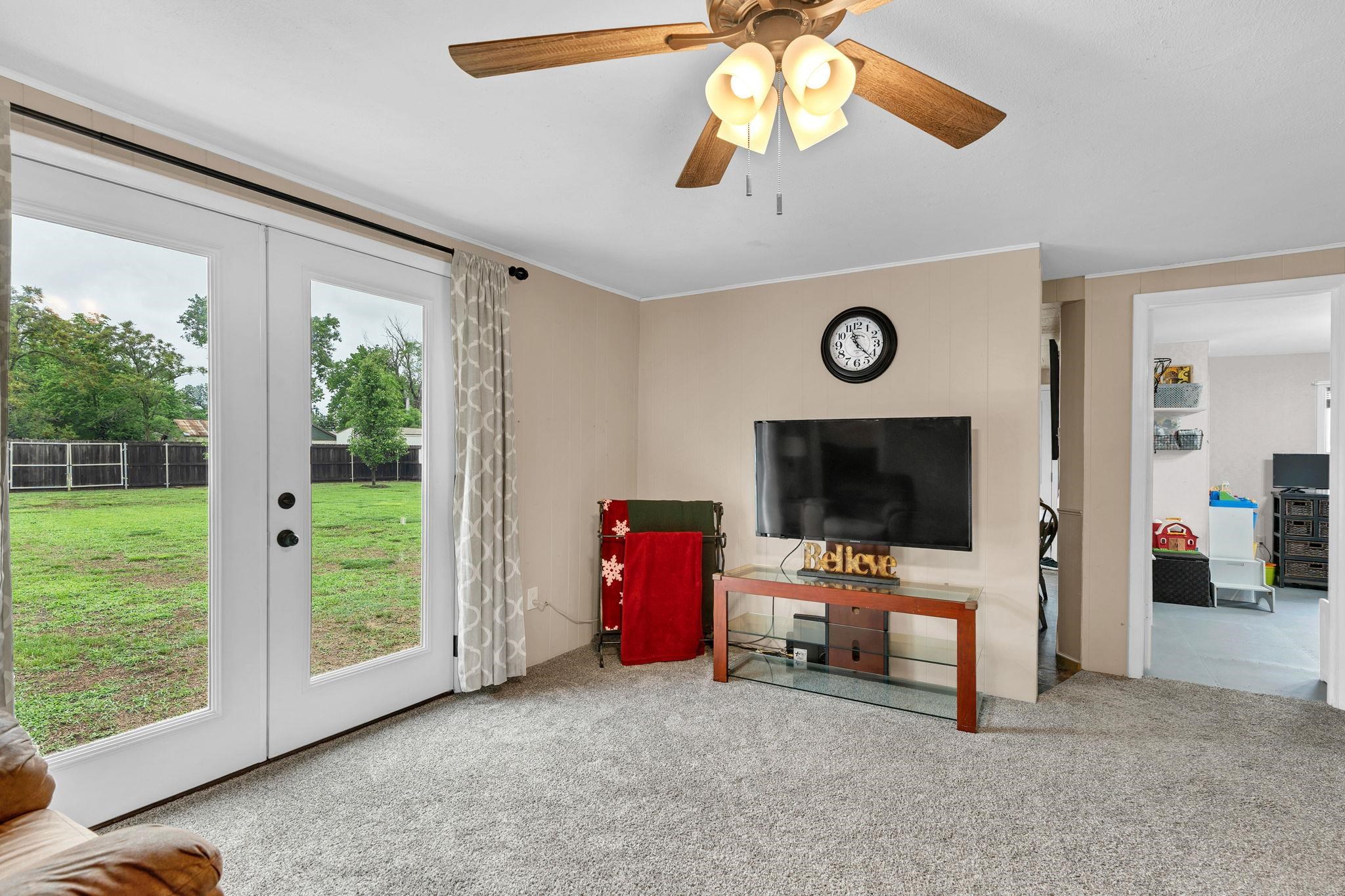 120 W Railroad Ave Property Photo 6