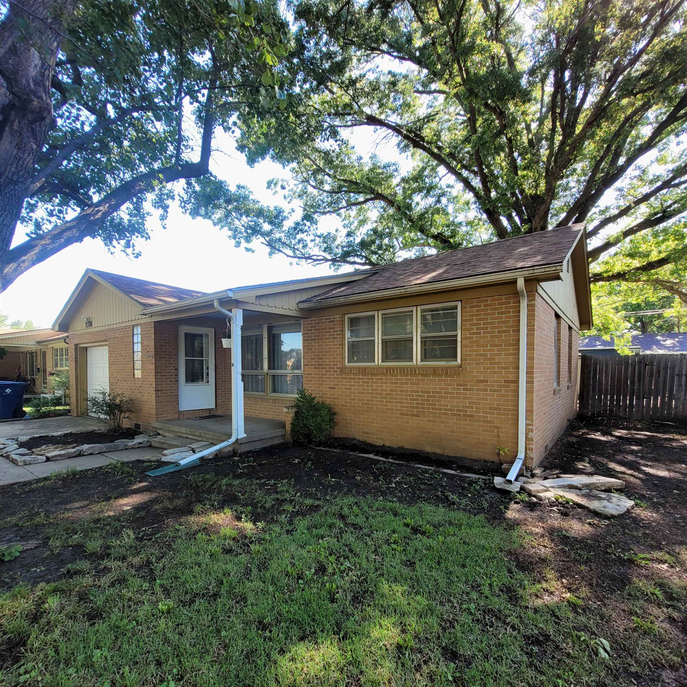 228 Marriott Dr Property Photo 3