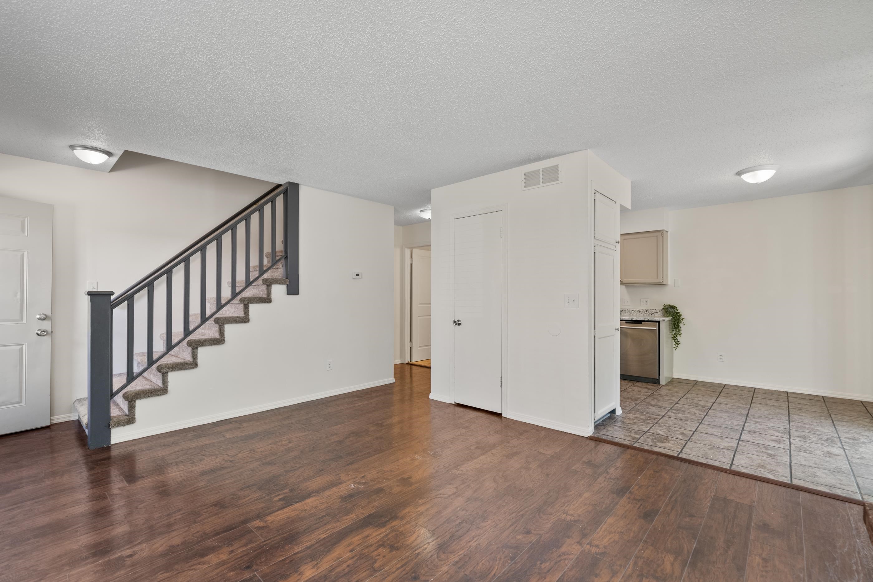 9005 W Westlawn St Unit 3 Property Photo 4