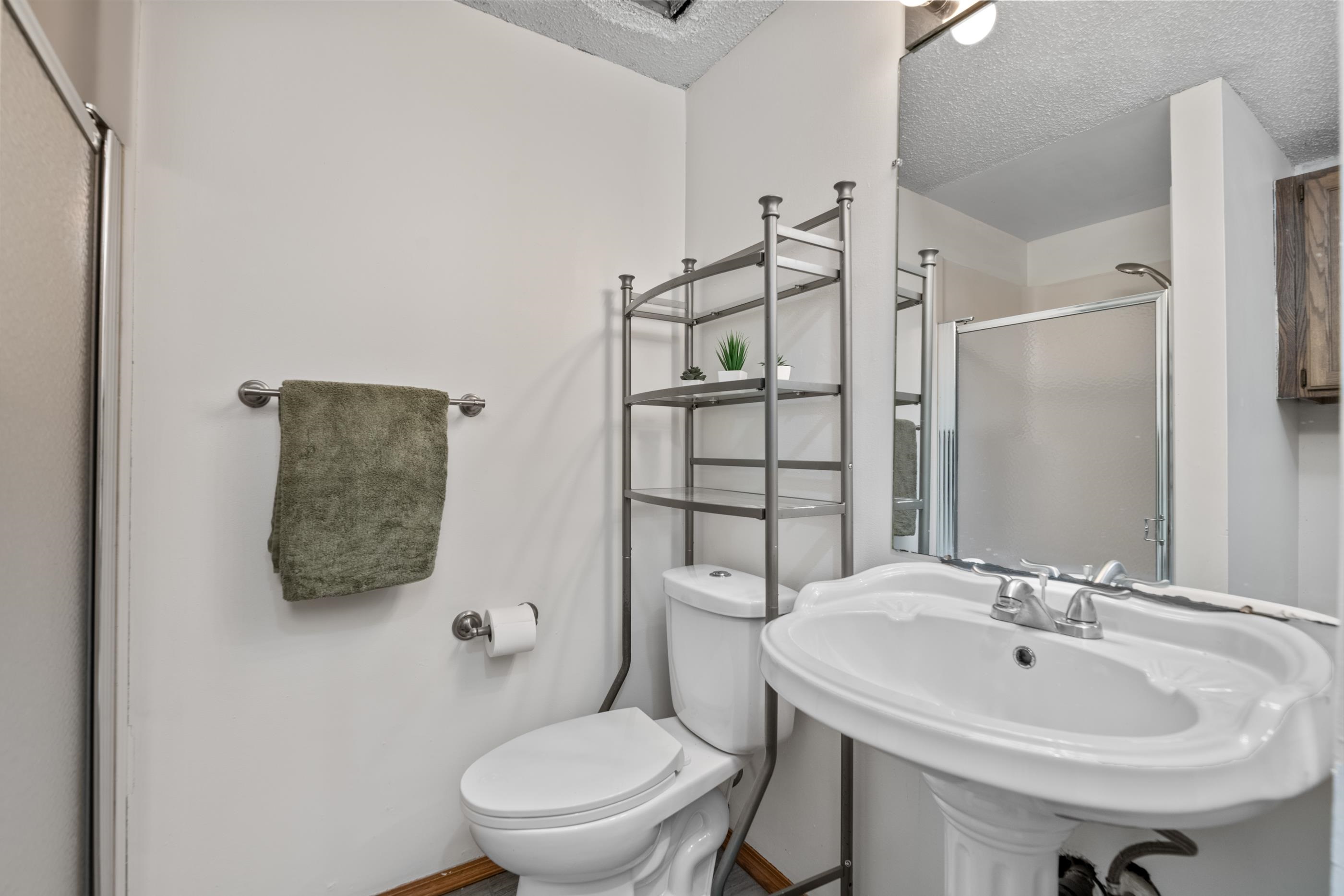 9005 W Westlawn St Unit 3 Property Photo 23