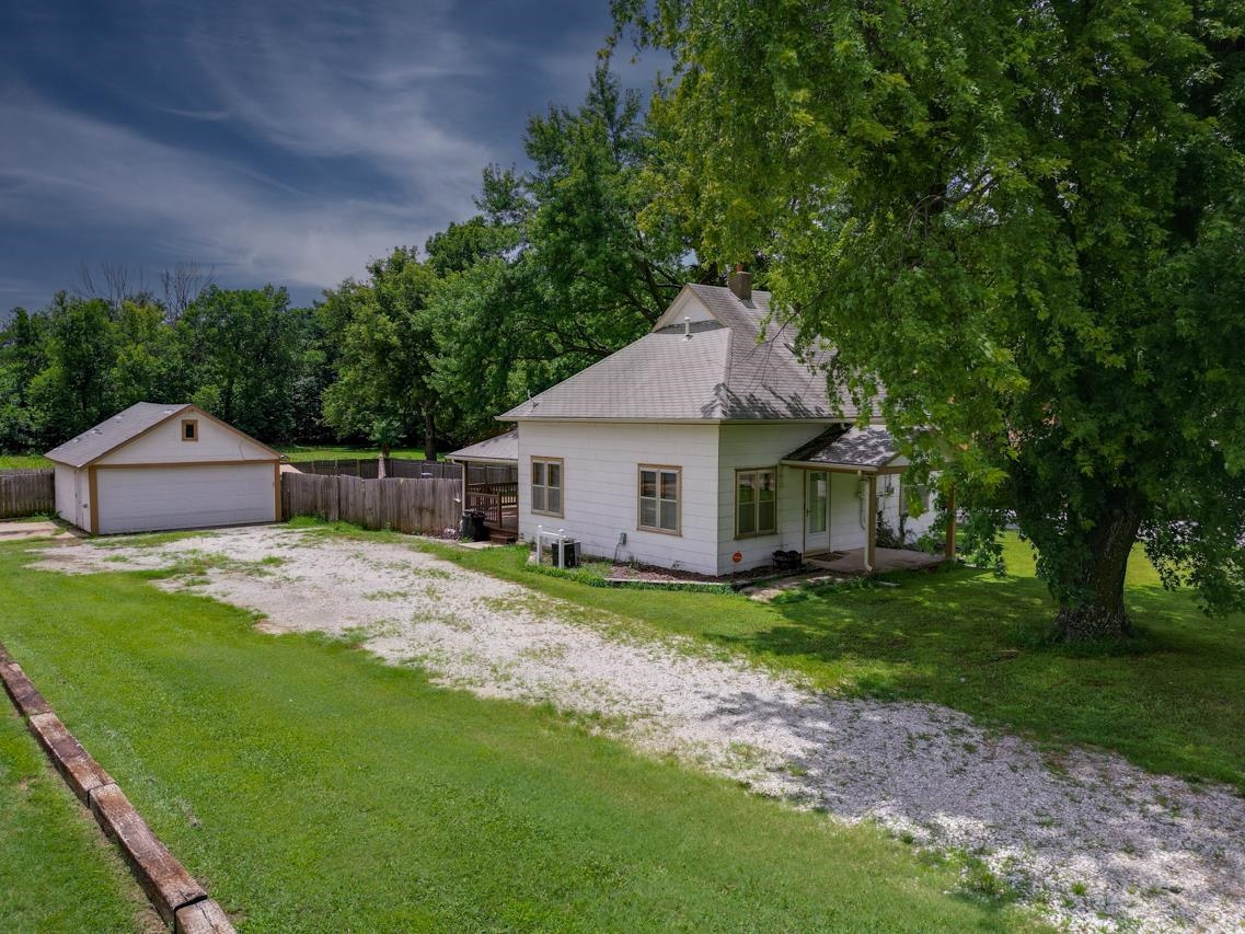2125 Central Ave Property Photo 4