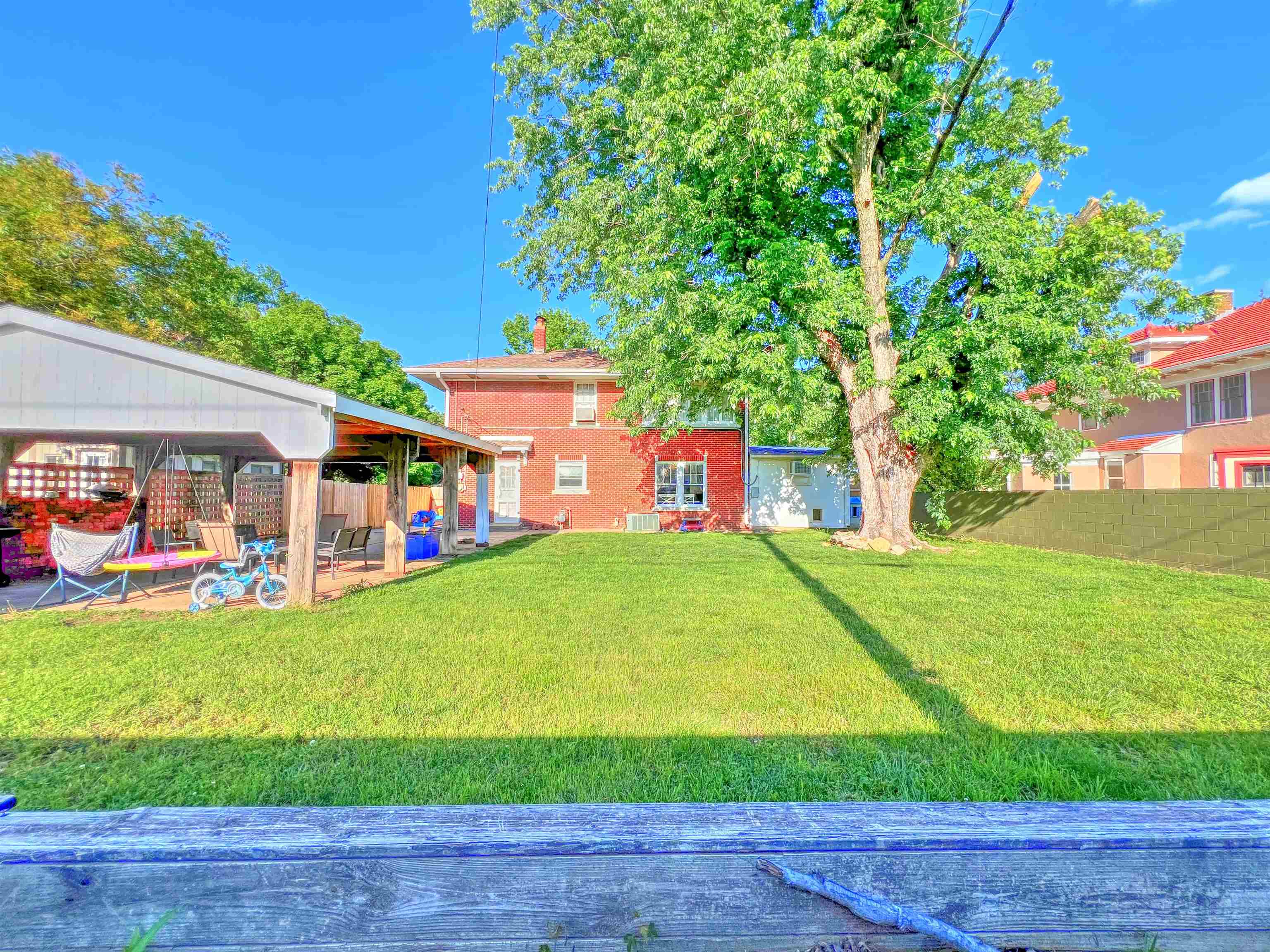 909 N 2nd St Property Photo 11
