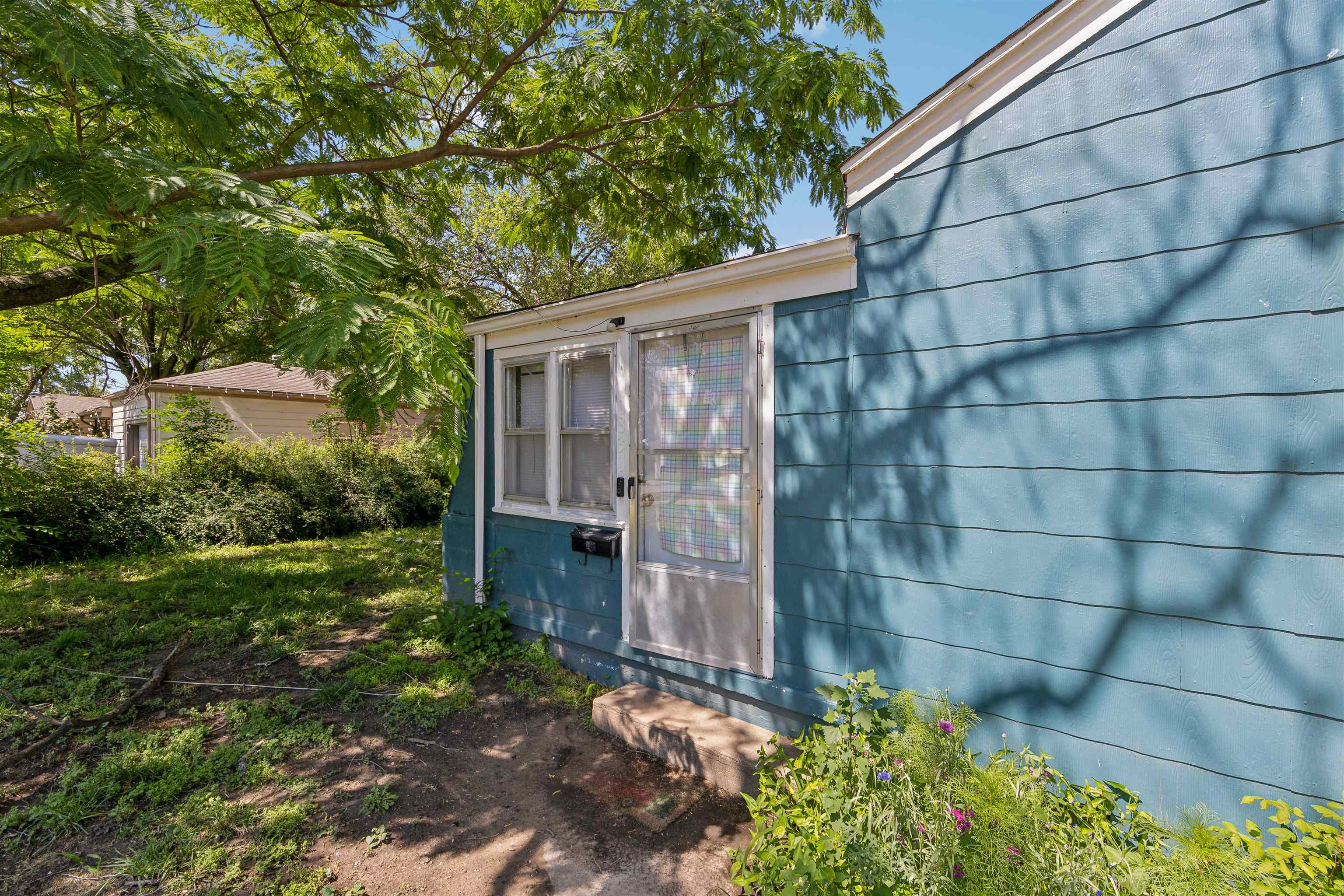 1831 N Saint Paul Ave Property Photo 3