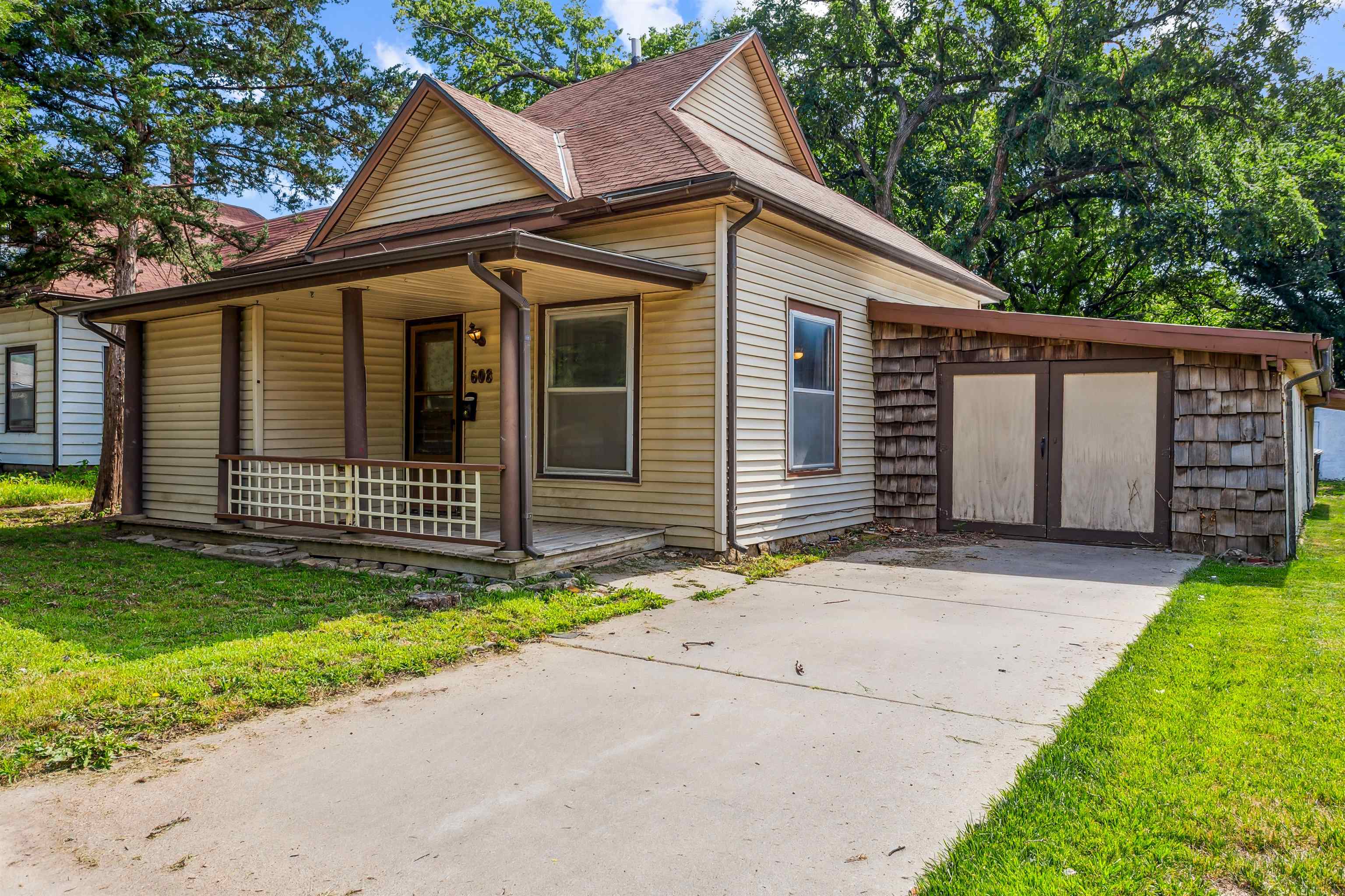608 N Osage Property Photo 1