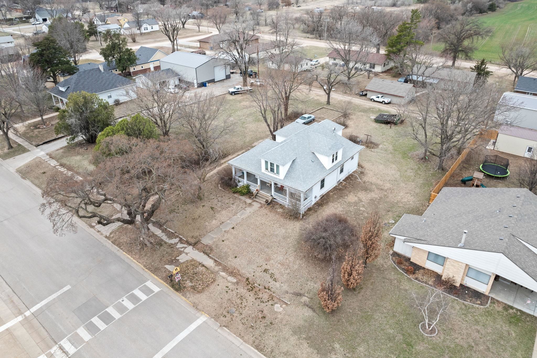 112 N Highland Property Photo 3