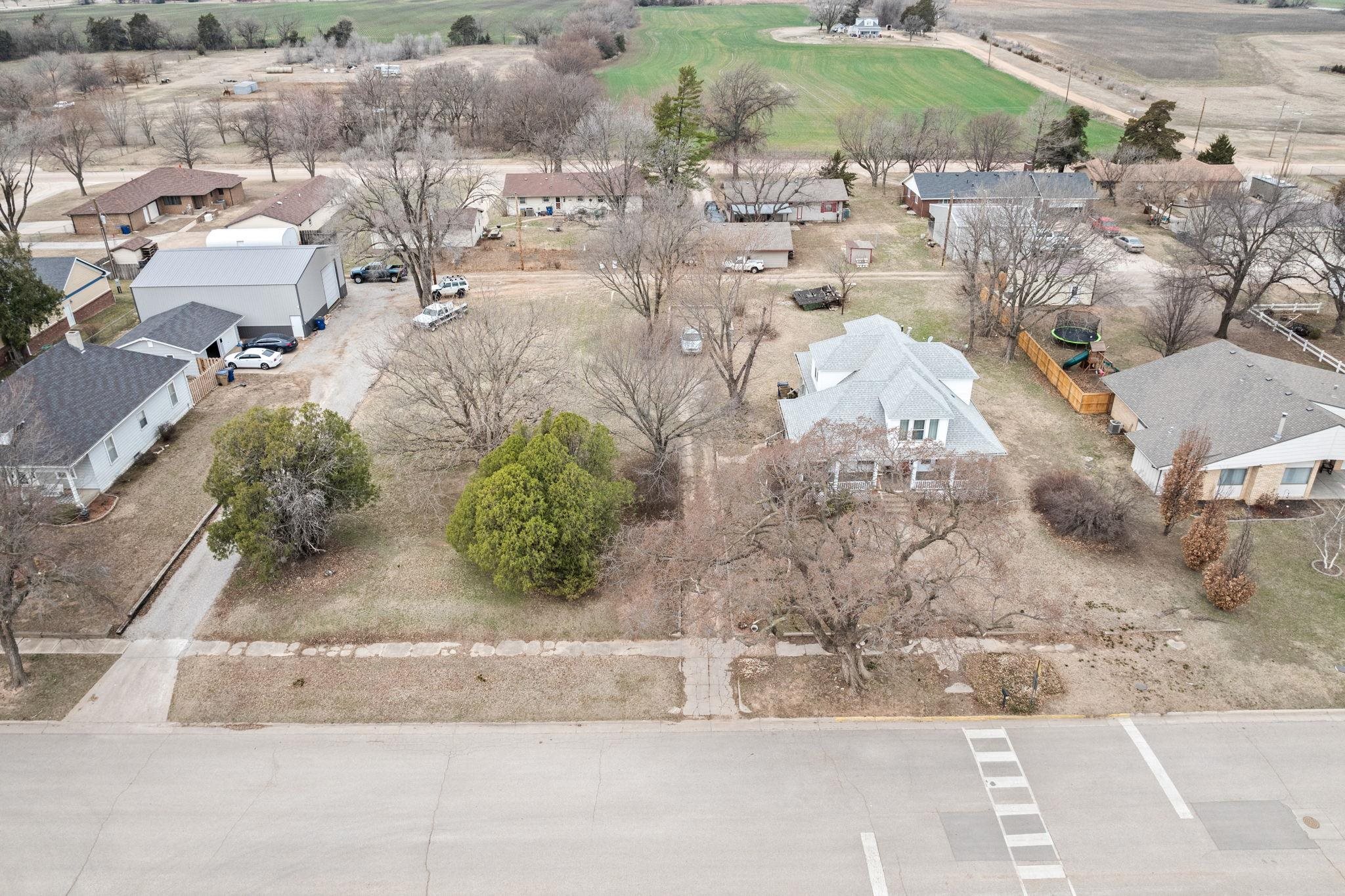 112 N Highland Property Photo 4