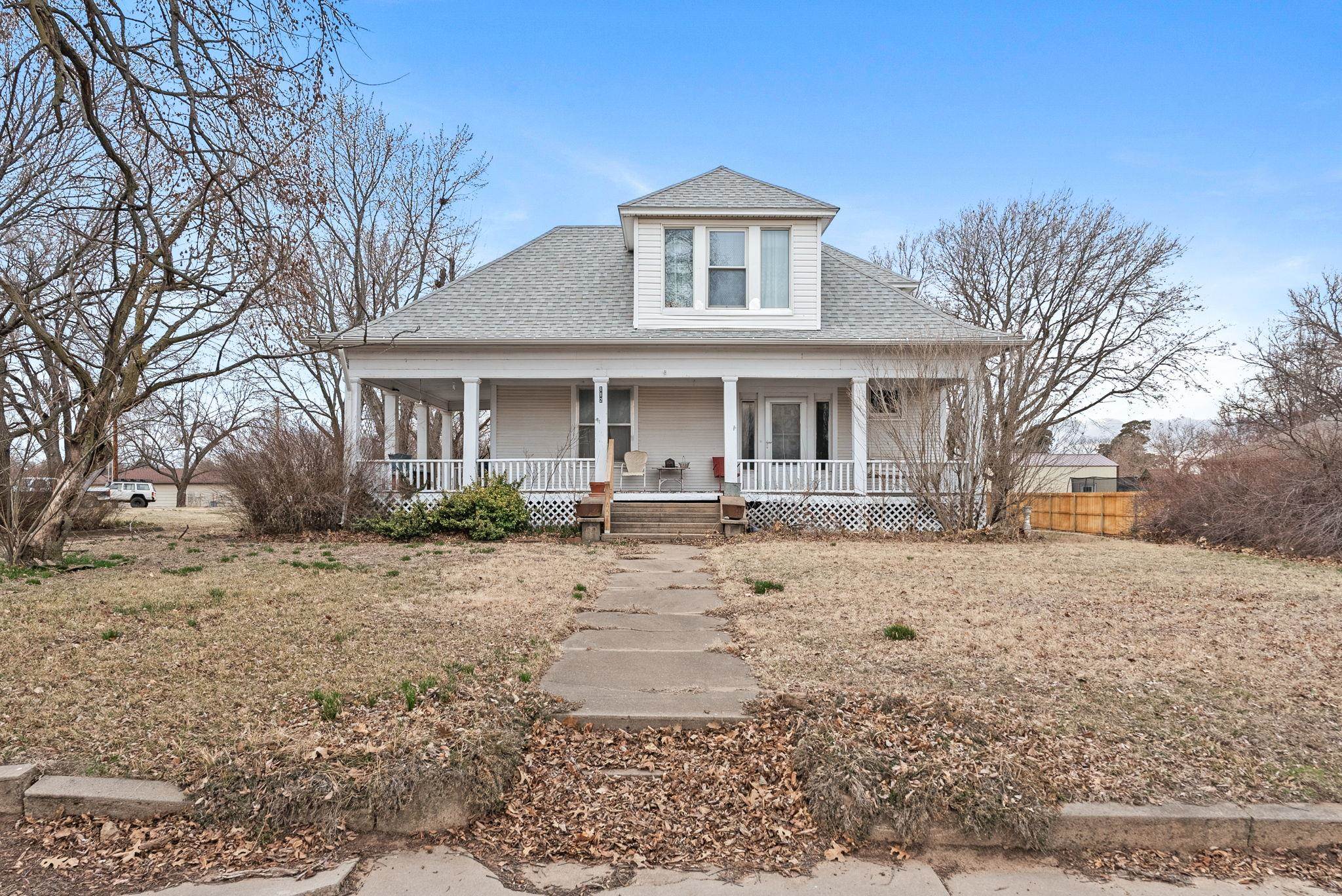 112 N Highland Property Photo 5
