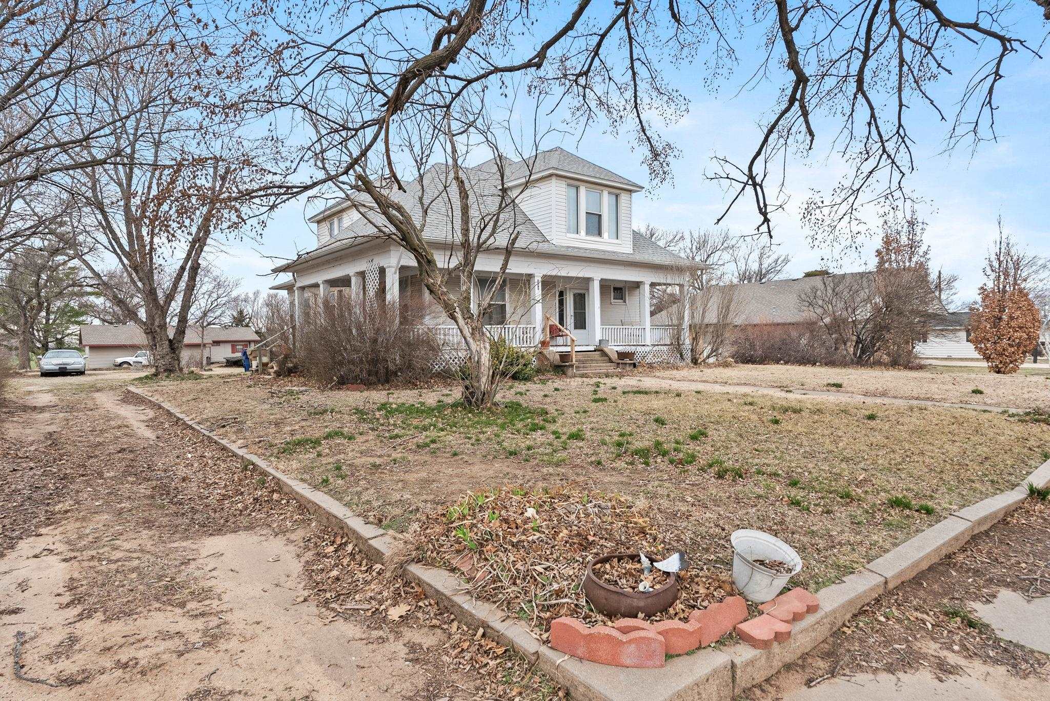 112 N Highland Property Photo 6