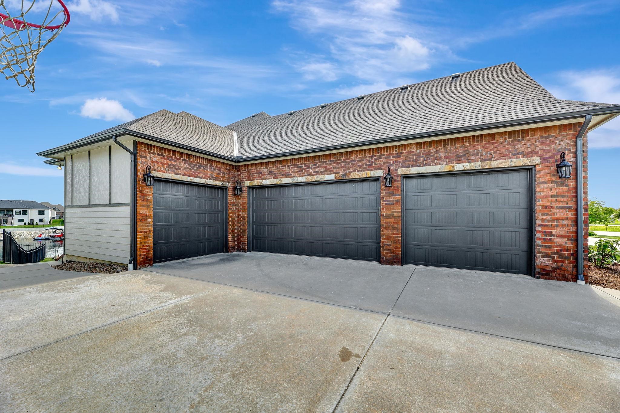 2612 N Paradise Ct Property Photo 4