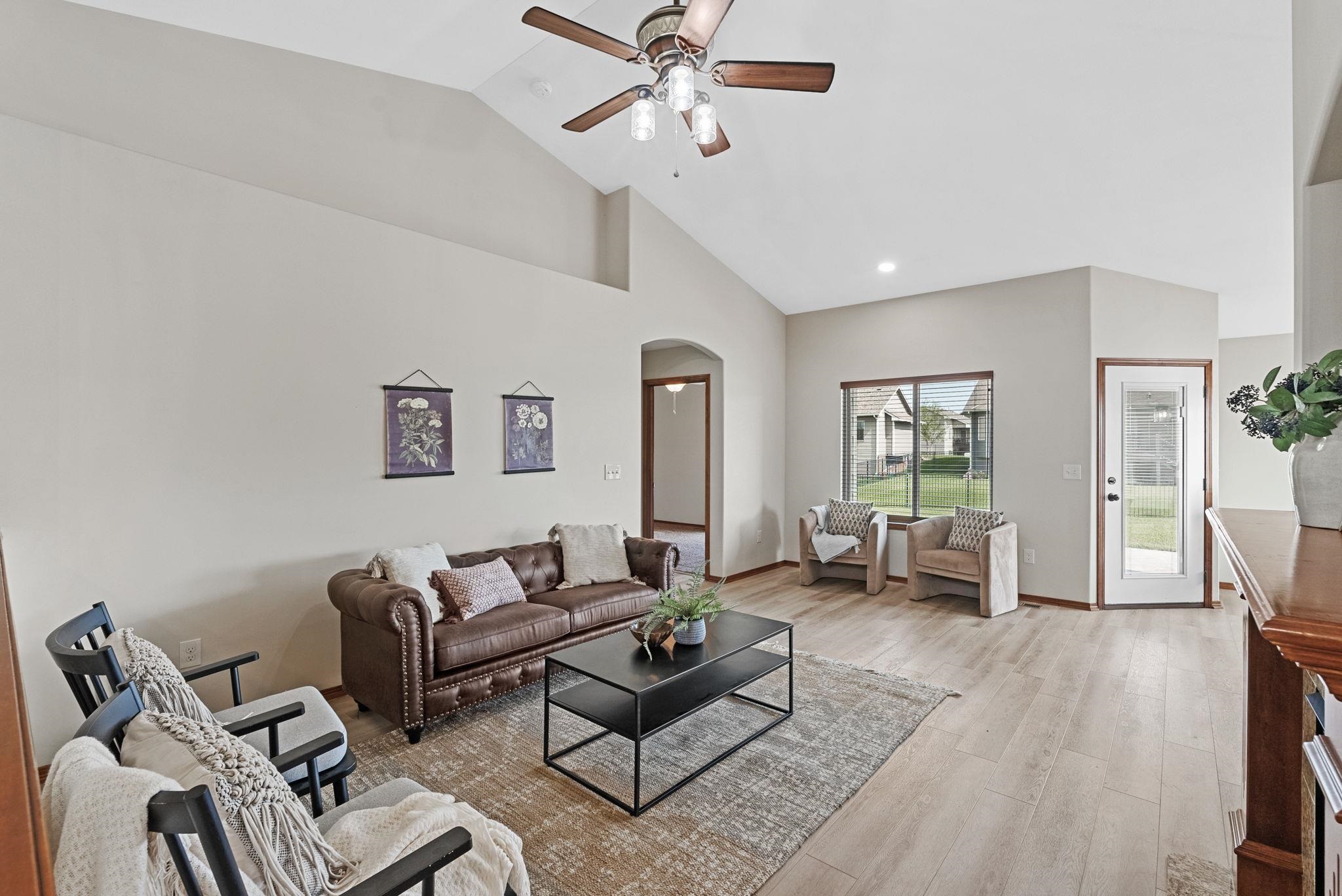 2767 N Woodridge Ct Property Photo 4