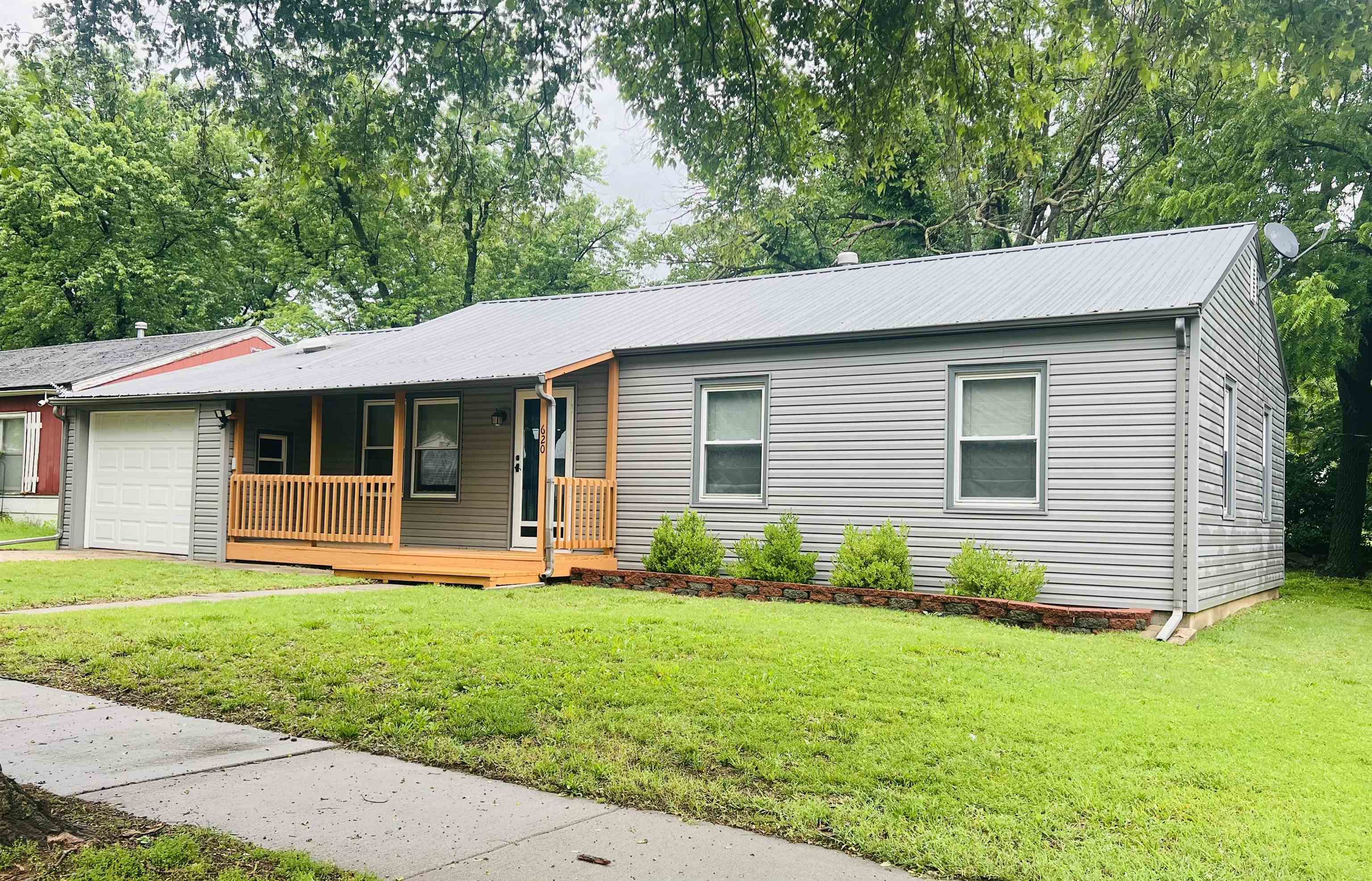 620 S Cedar Property Photo 1