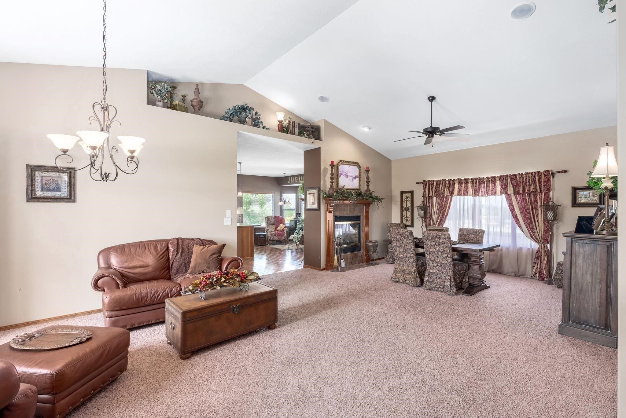5216 N Colonial Property Photo 3