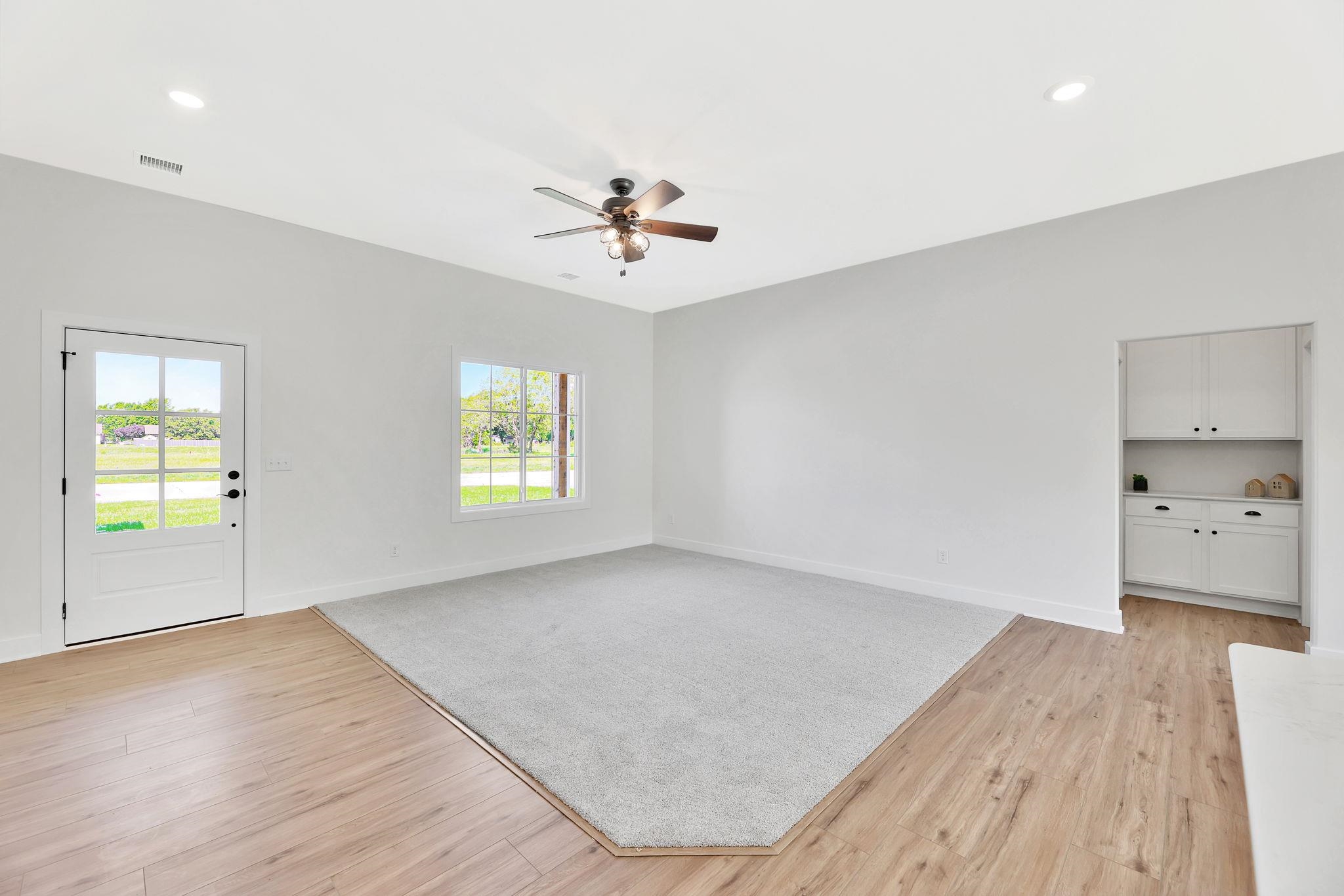 1208 Stutzman St Property Photo 5