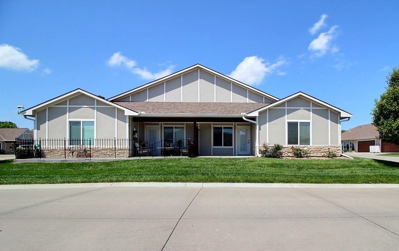 2418 E Madison Property Photo 2