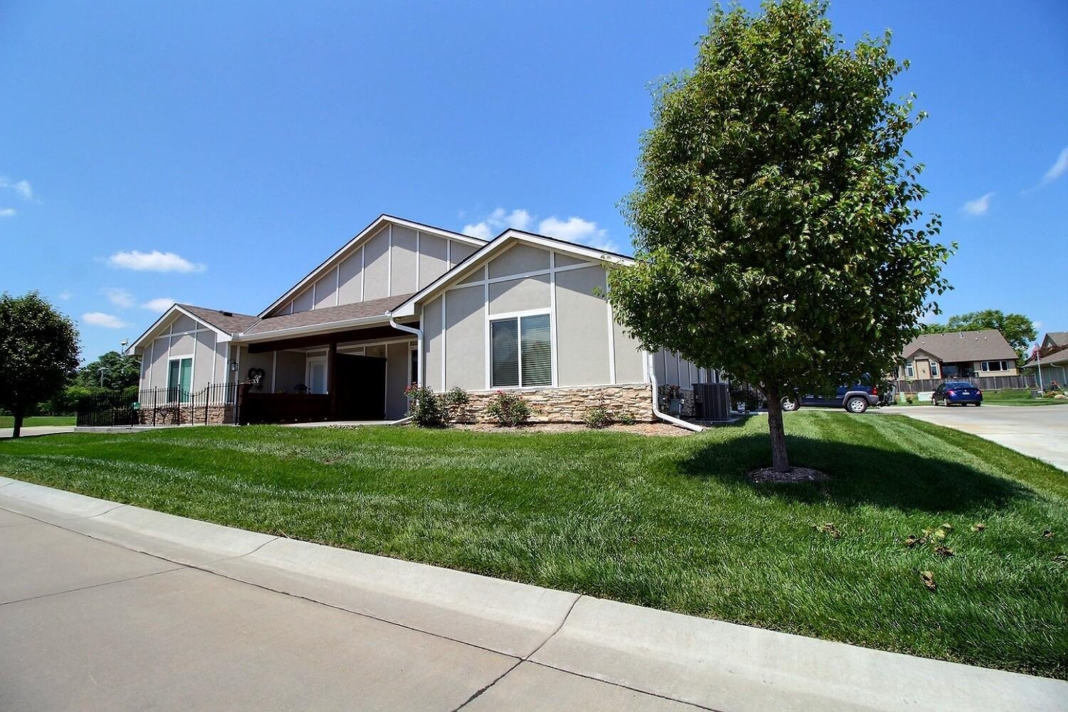 2418 E Madison Property Photo 3