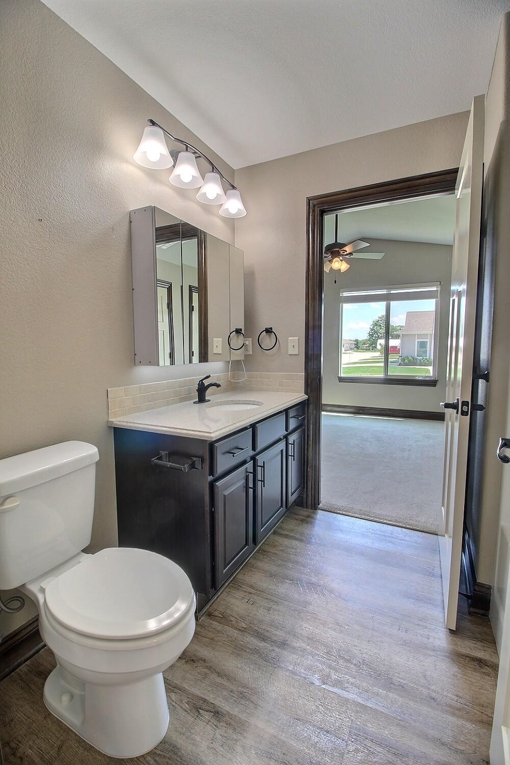 2418 E Madison Property Photo 27