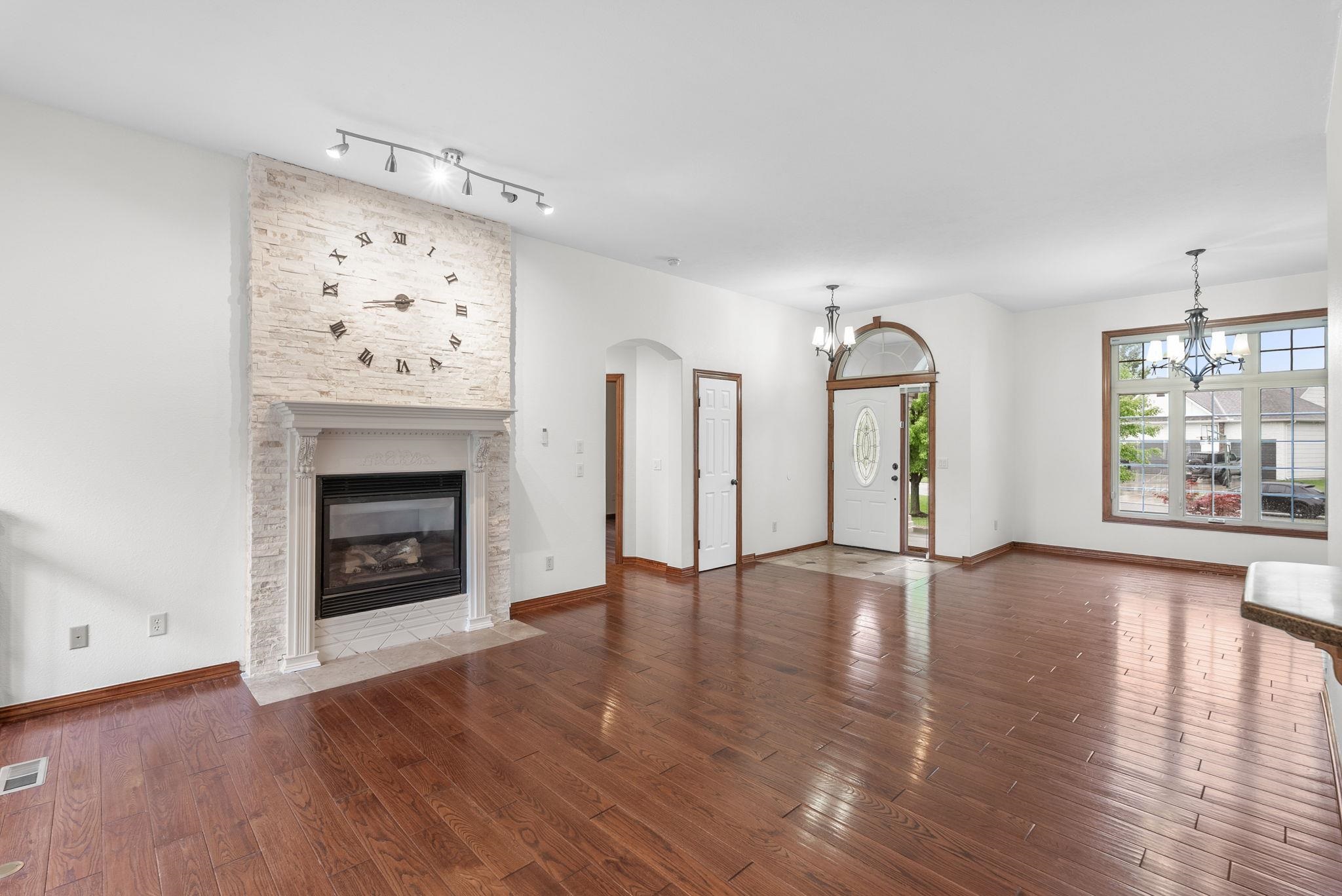 811 Woodstone Property Photo 4