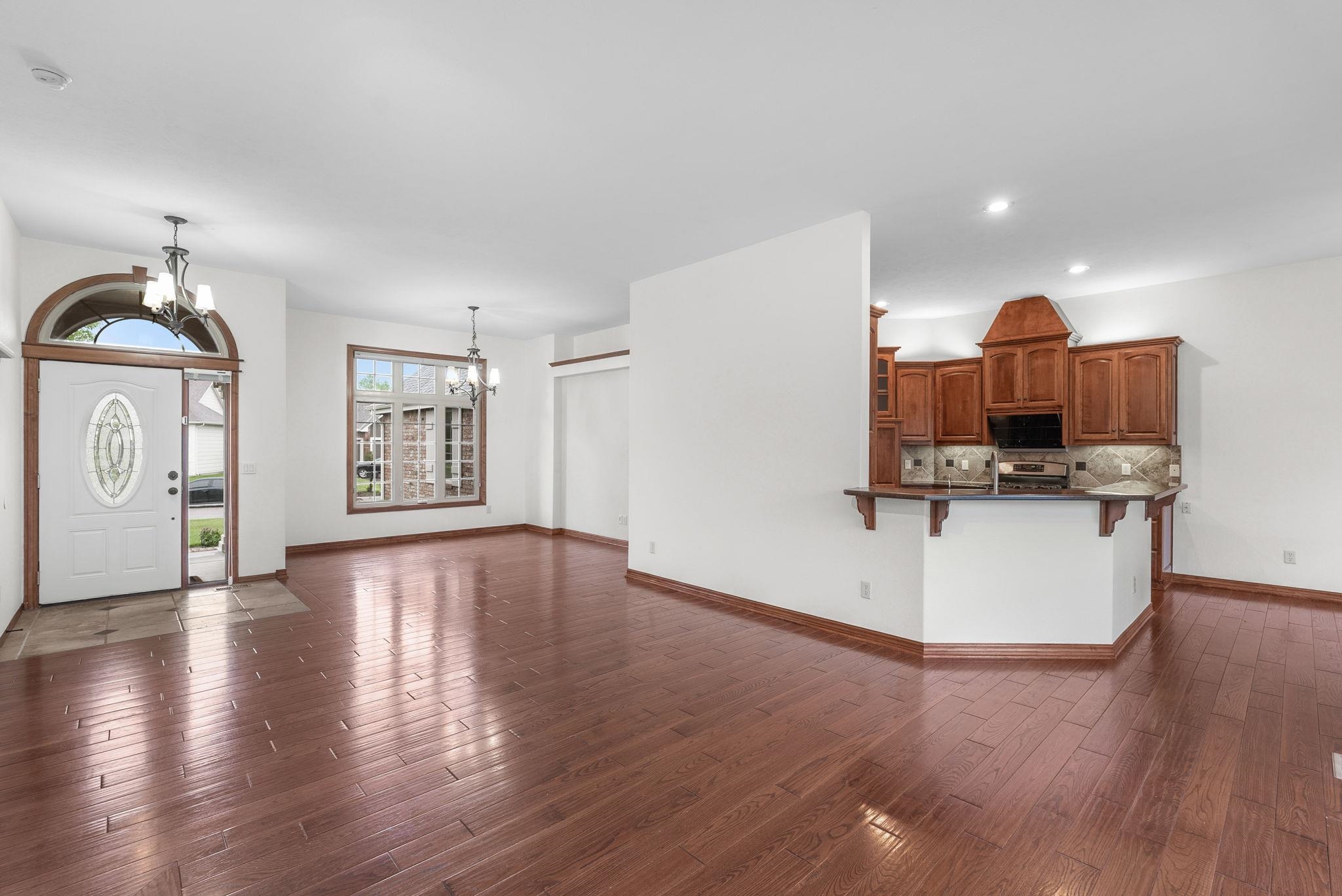 811 Woodstone Property Photo 5