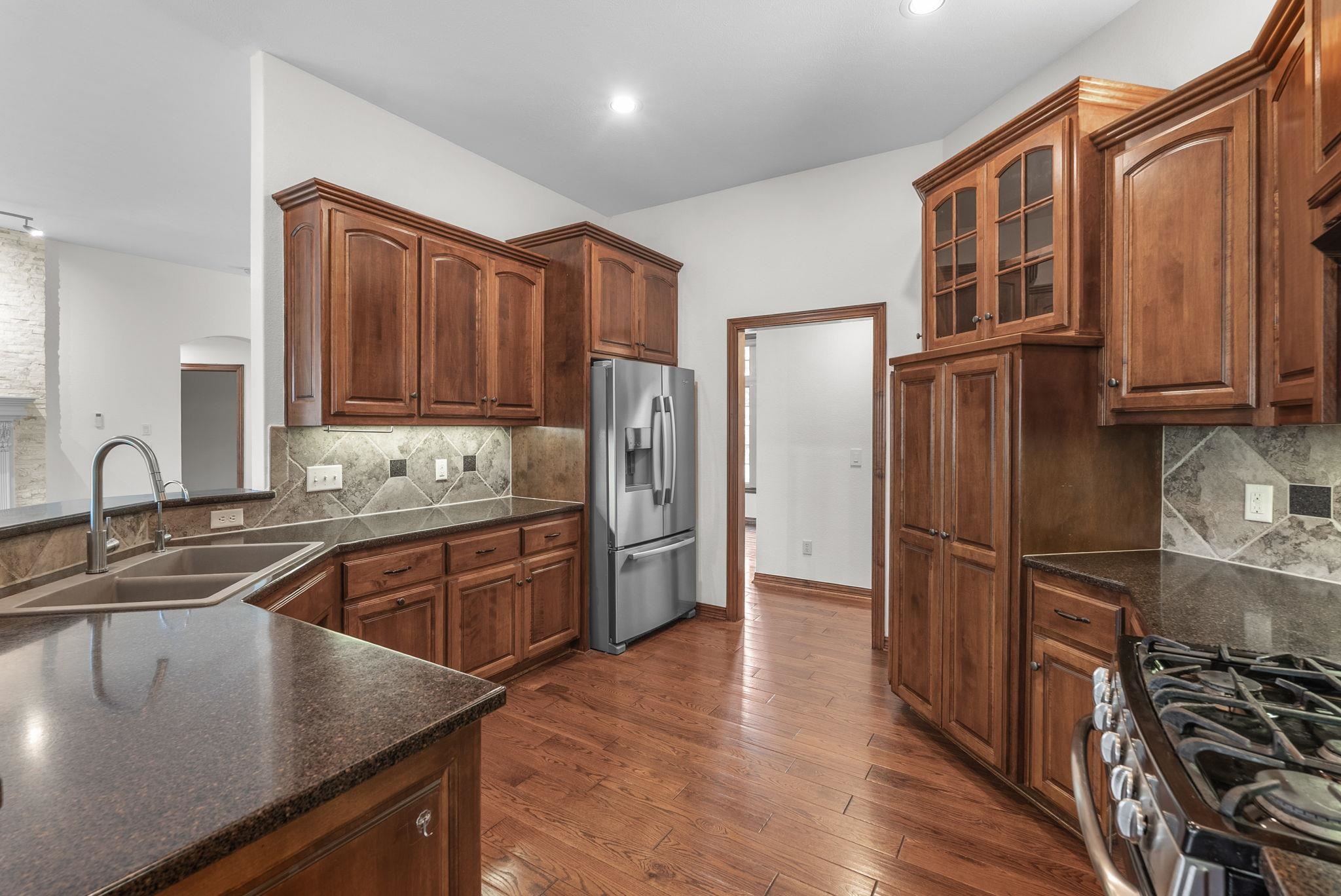 811 Woodstone Property Photo 10