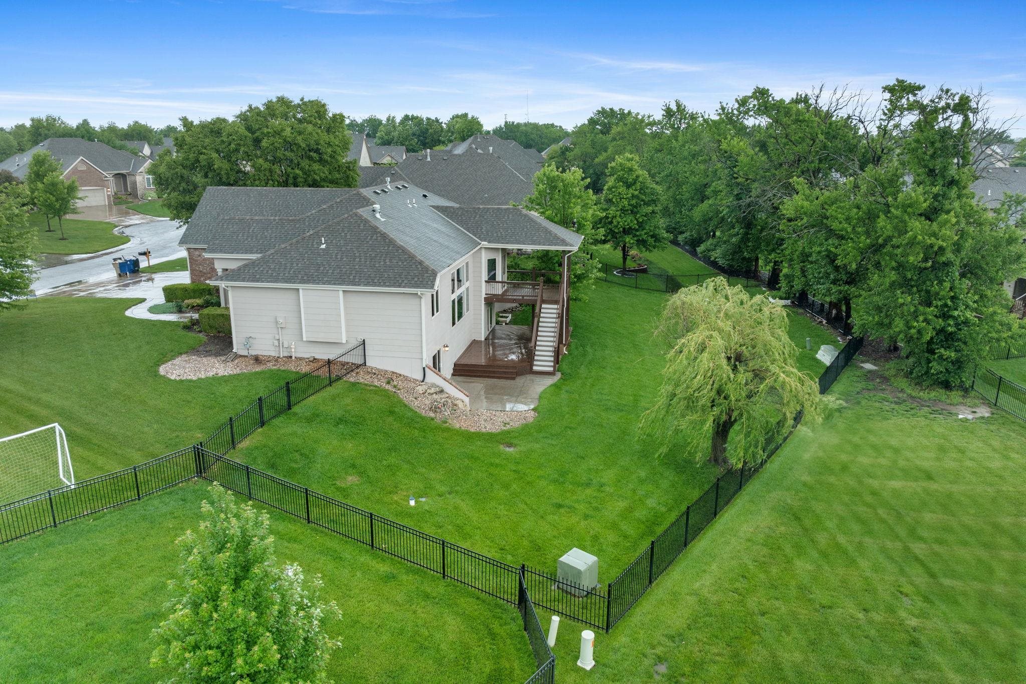 811 Woodstone Property Photo 33