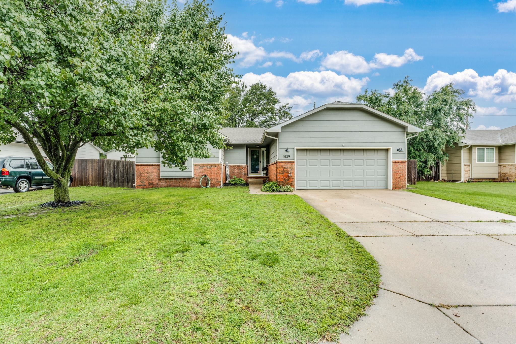 1829 N Pine Grove St Property Photo 1