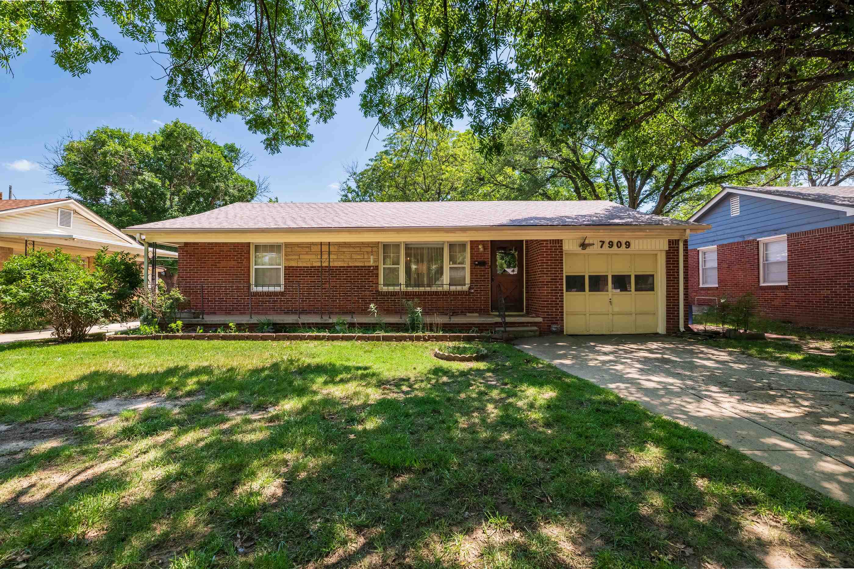 7909 E Morris St Property Photo 1
