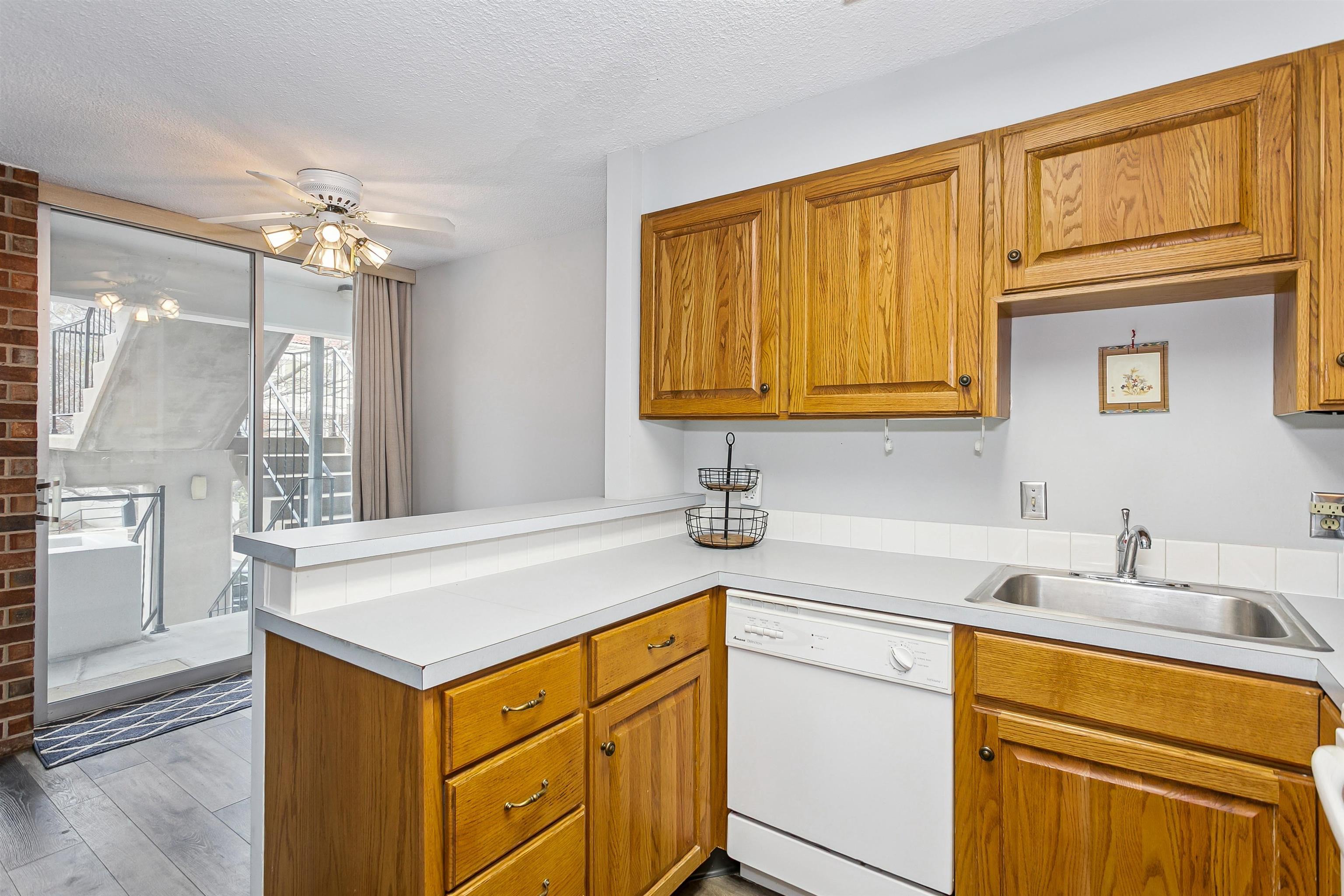 330 W Central Property Photo 4