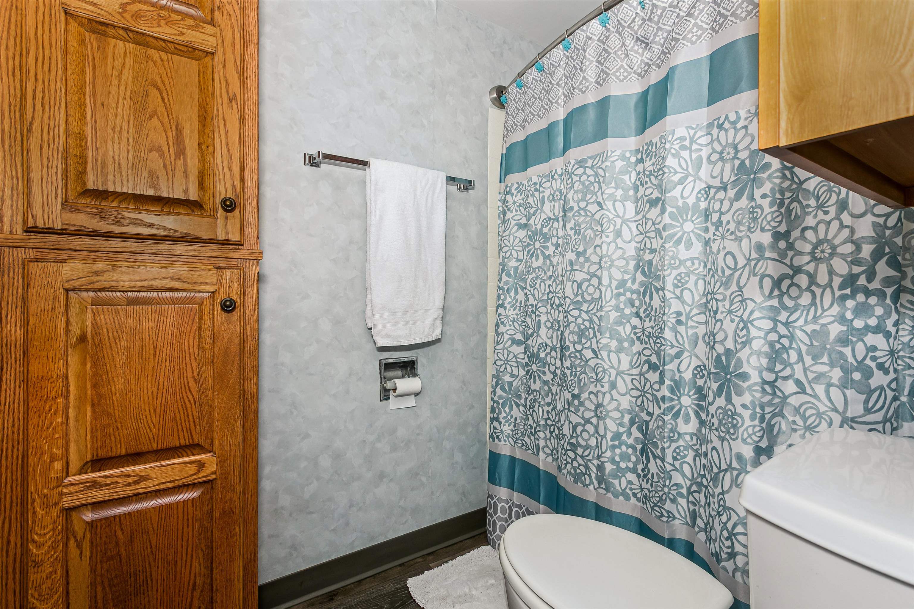 330 W Central Property Photo 8