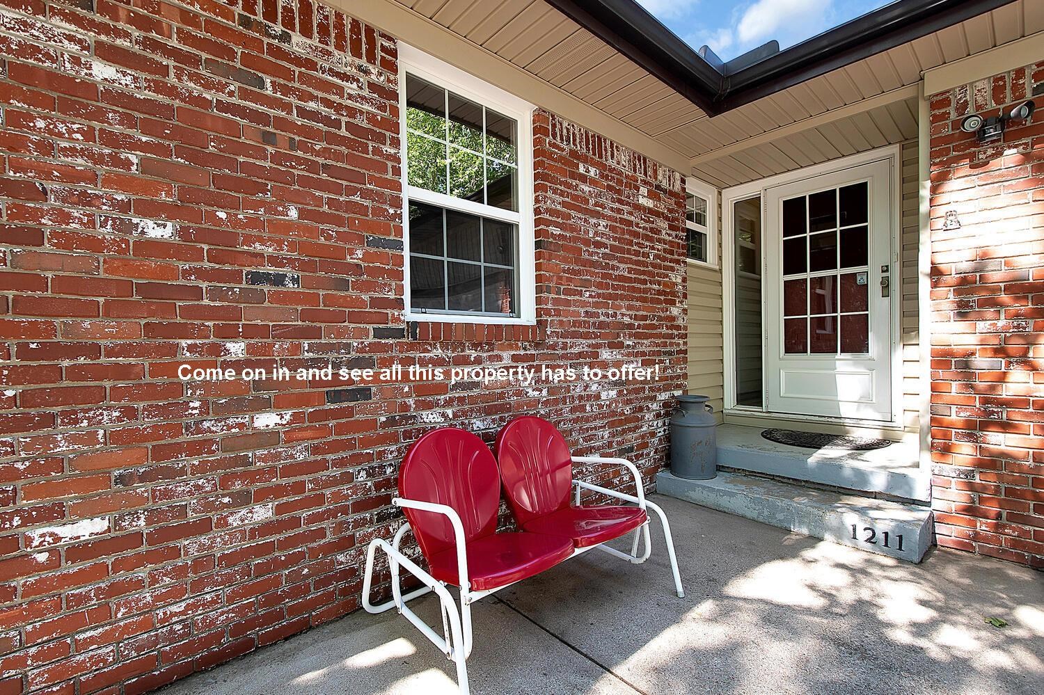 1211 Sunset Dr. Property Photo 3