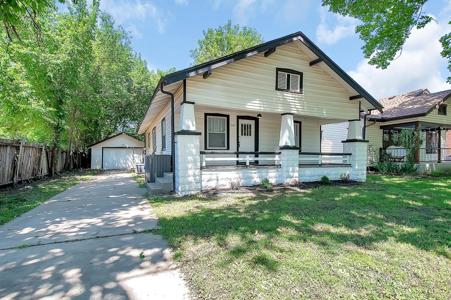 1047 N Porter Ave Property Photo 1