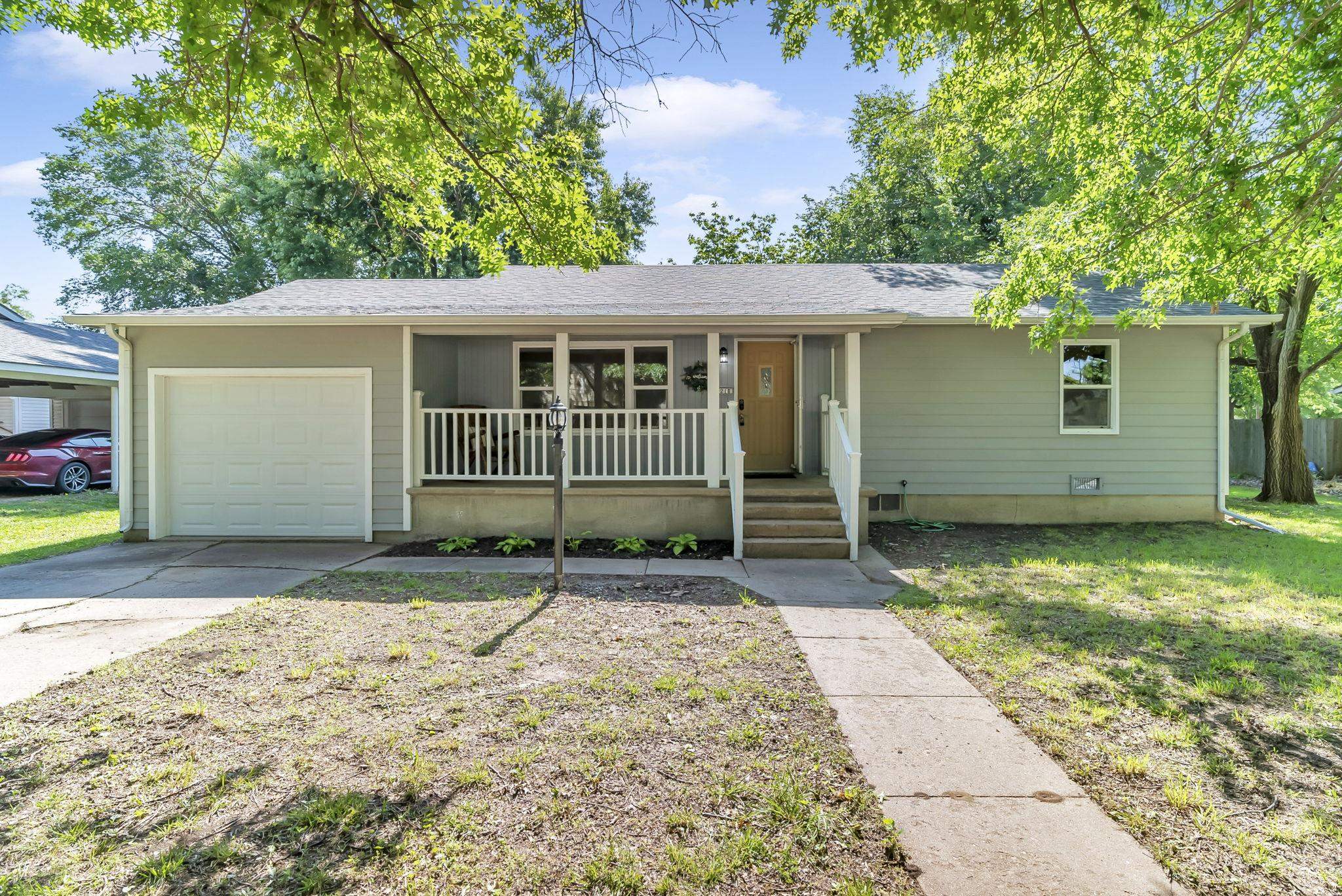 218 N Locust St